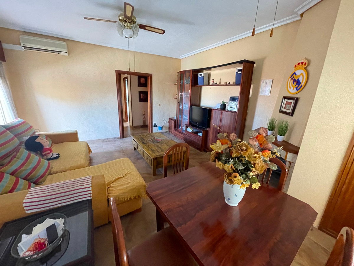 For sale - 5 Bedroom 2 Bathroom House - Detached Villa in San Miguel de Salinas - San Miguel de Salinas Centro  - Alicante