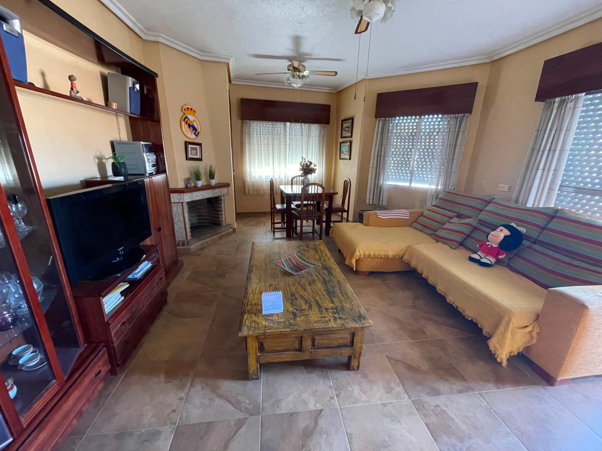 For sale - 5 Bedroom 2 Bathroom House - Detached Villa in San Miguel de Salinas - San Miguel de Salinas Centro  - Alicante