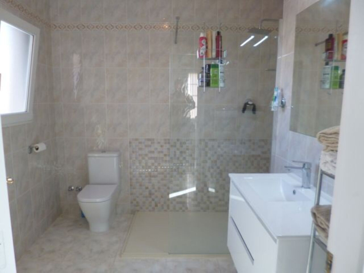 For sale - 3 Bedroom 2 Bathroom House - Detached Villa in Orihuela - Playa Flamenca  - Alicante