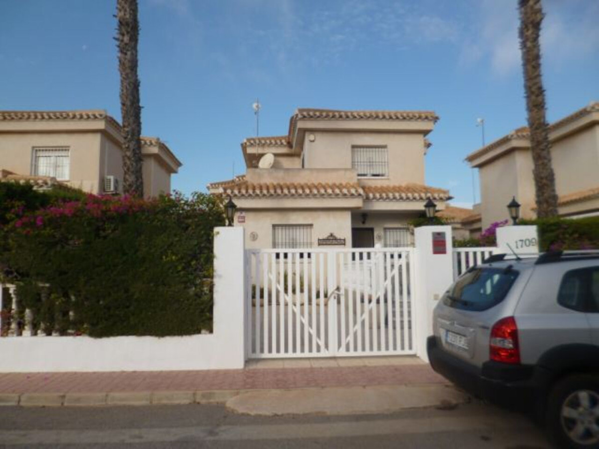 For sale - 3 Bedroom 2 Bathroom House - Detached Villa in Orihuela - Playa Flamenca  - Alicante