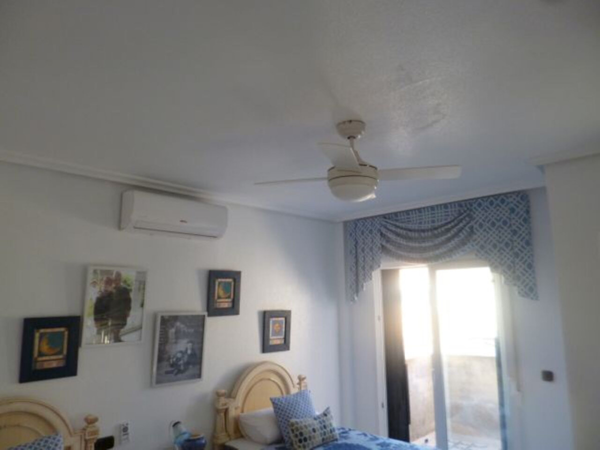 For sale - 3 Bedroom 2 Bathroom House - Detached Villa in Orihuela - Playa Flamenca  - Alicante