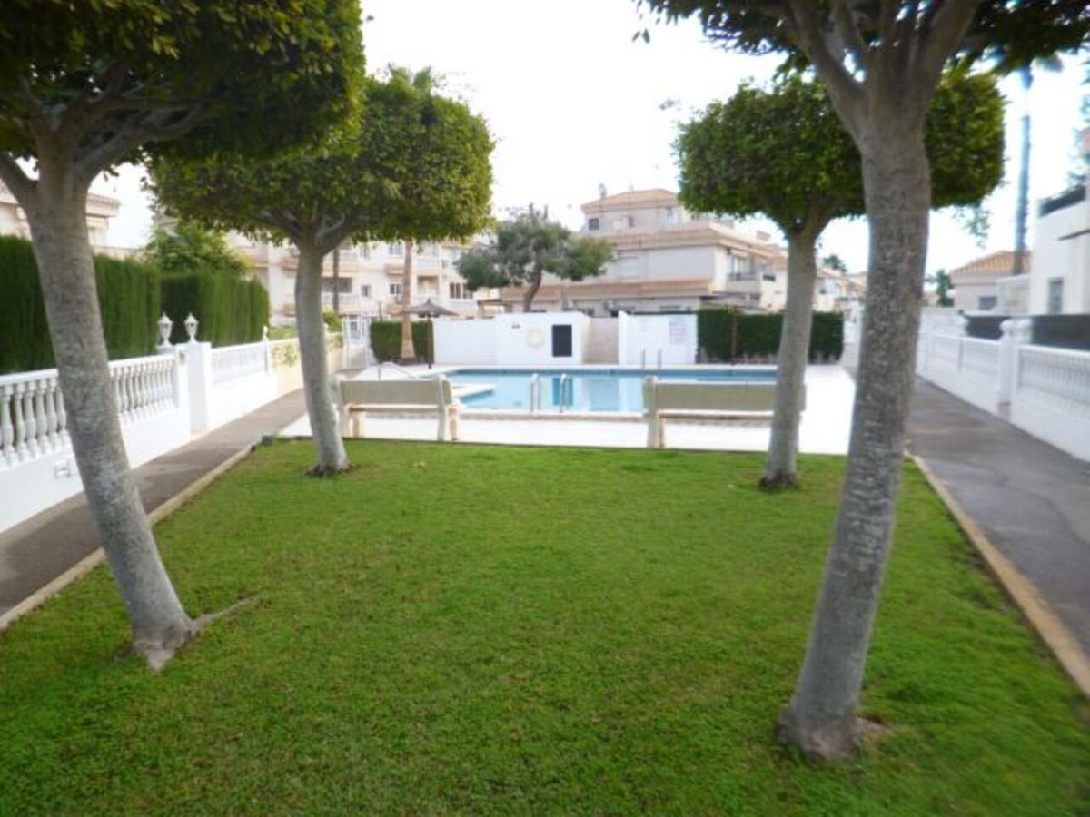 For sale - 3 Bedroom 2 Bathroom House - Detached Villa in Orihuela - Playa Flamenca  - Alicante