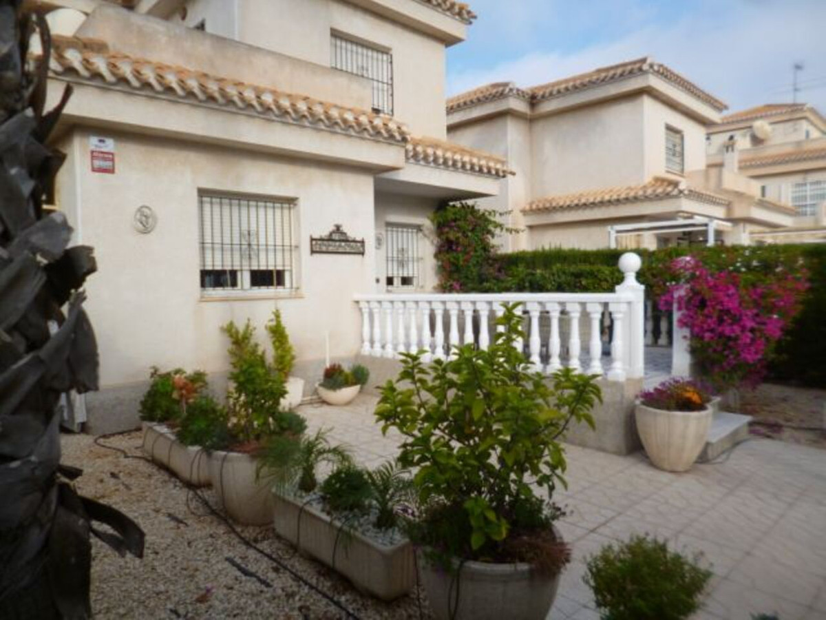 For sale - 3 Bedroom 2 Bathroom House - Detached Villa in Orihuela - Playa Flamenca  - Alicante