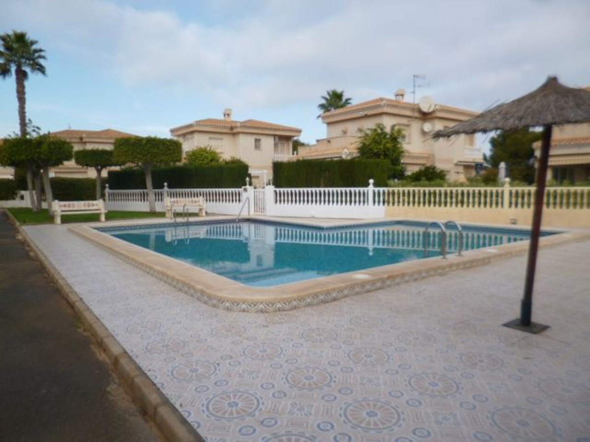 For sale - 3 Bedroom 2 Bathroom House - Detached Villa in Orihuela - Playa Flamenca  - Alicante
