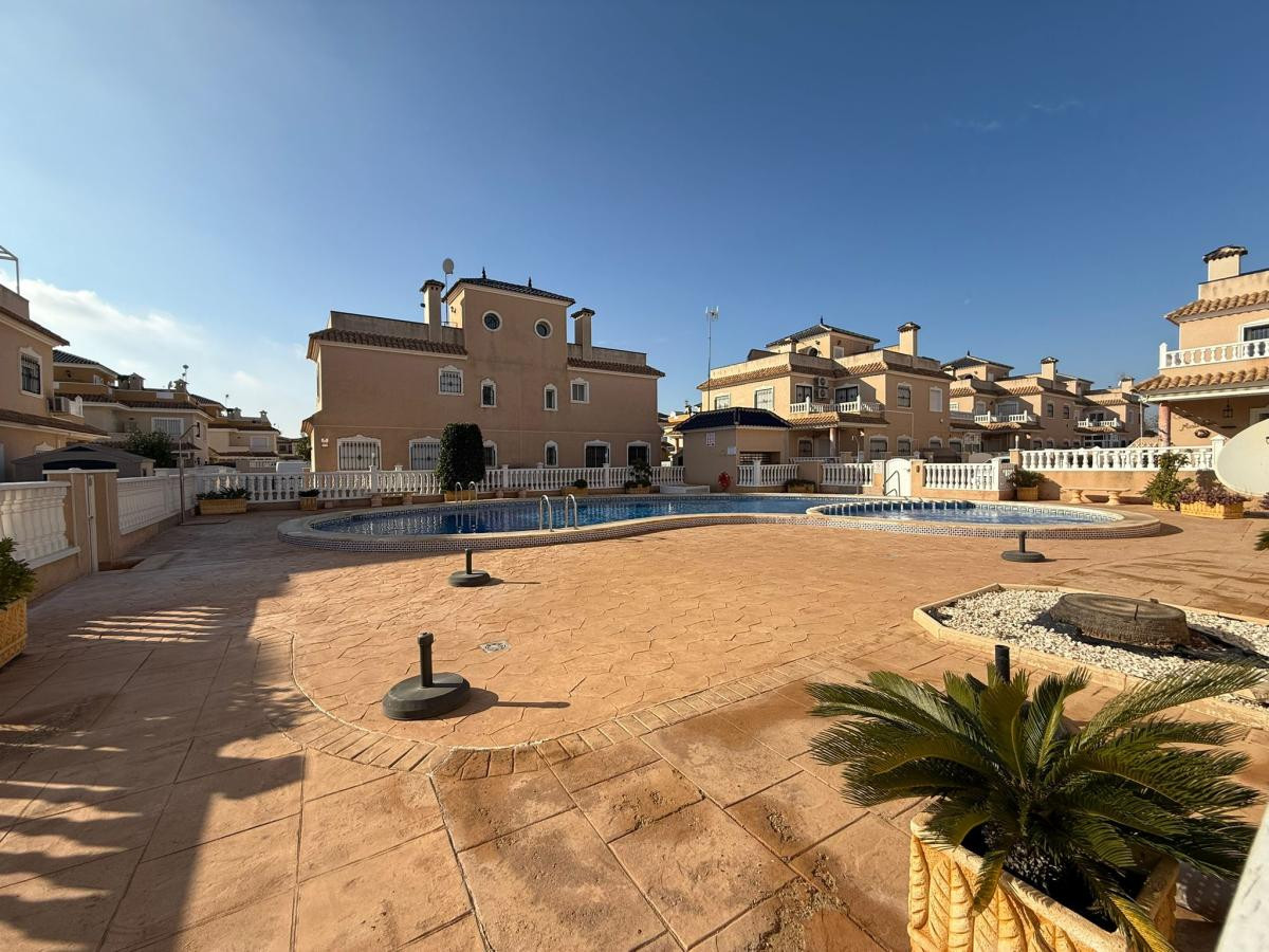 For sale - 2 Bedroom 2 Bathroom House - Semi-Detached House in Pilar de la Horadada - Torre de la Horadada  - Alicante