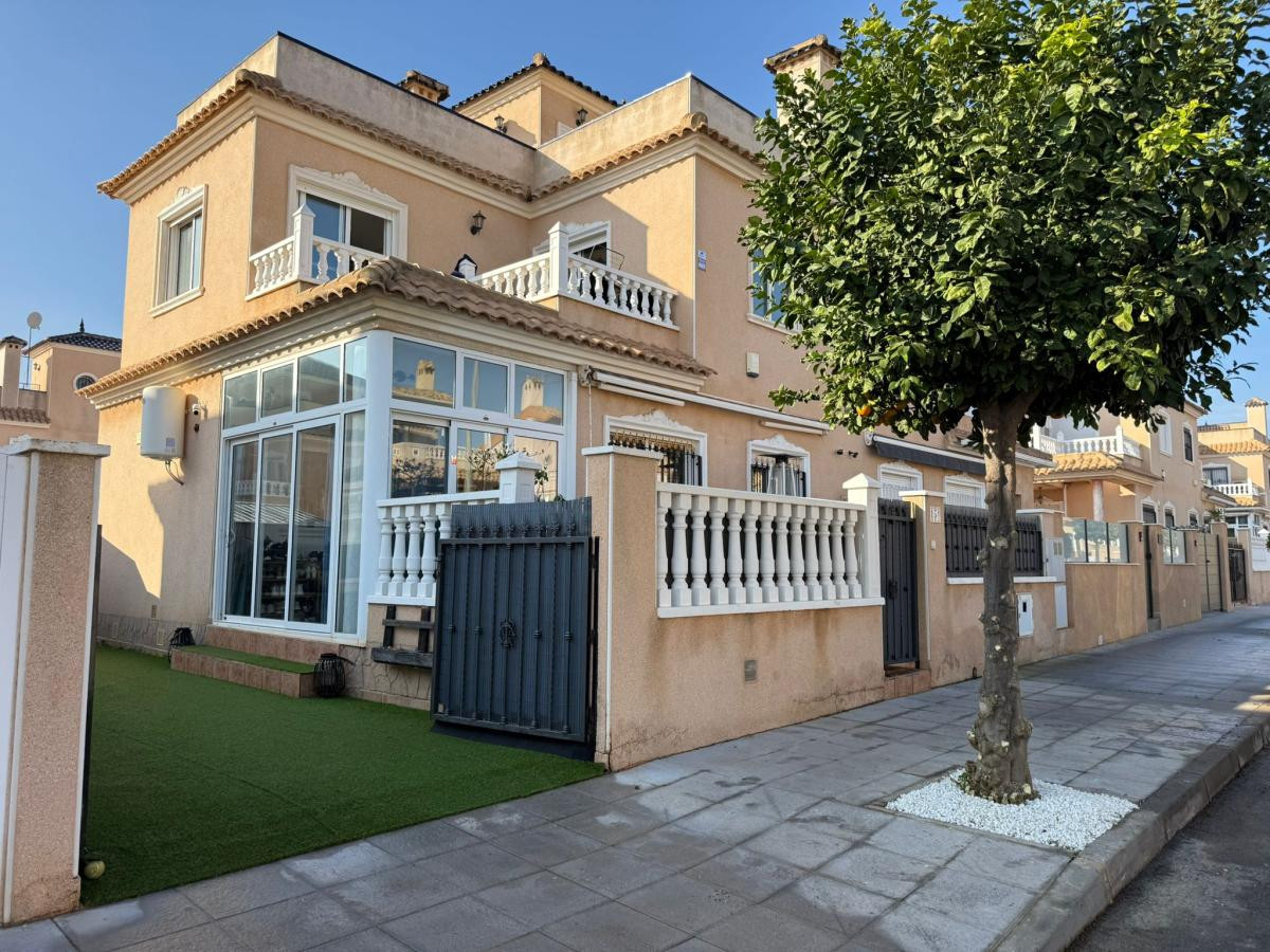 For sale - 2 Bedroom 2 Bathroom House - Semi-Detached House in Pilar de la Horadada - Torre de la Horadada  - Alicante