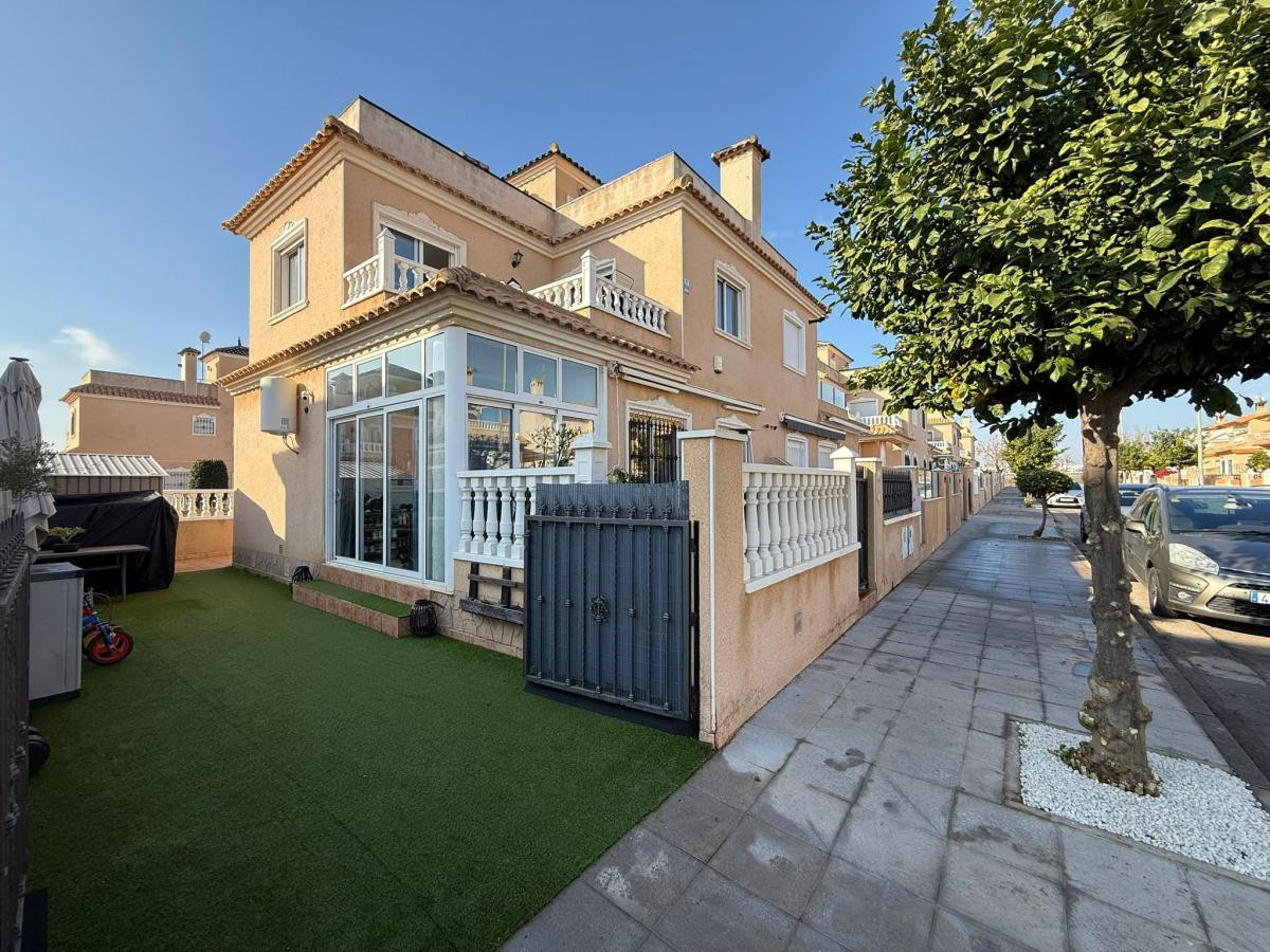 For sale - 2 Bedroom 2 Bathroom House - Semi-Detached House in Pilar de la Horadada - Torre de la Horadada  - Alicante