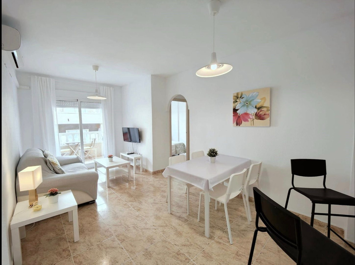 For sale - 2 Bedroom 1 Bathroom Apartment - Middle Floor Apartment in Torrevieja - Torrevieja Centro  - Alicante