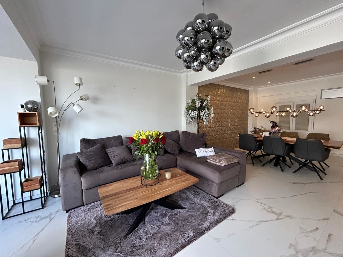 For sale - 3 Bedroom 2 Bathroom Apartment - Middle Floor Apartment in Torrevieja - Torrevieja Centro  - Alicante