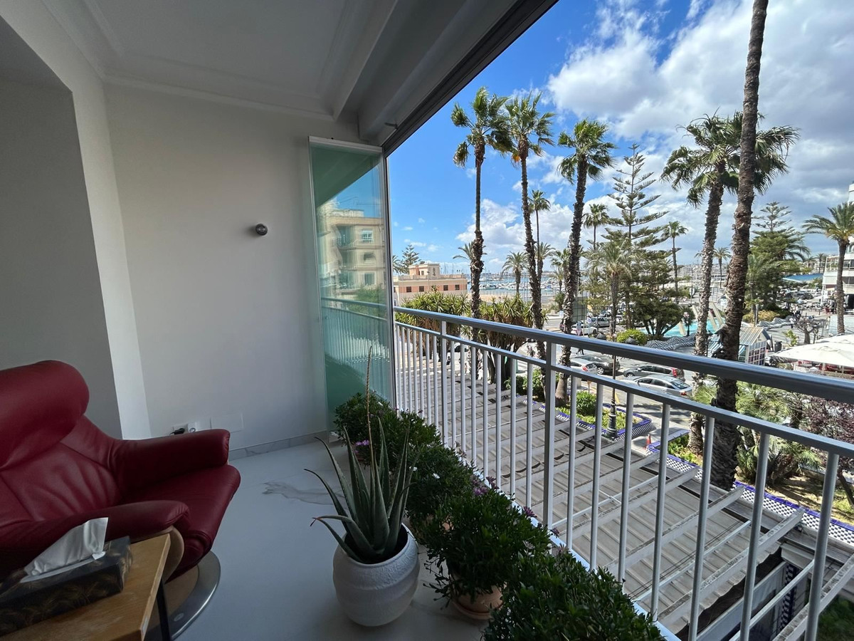 For sale - 3 Bedroom 2 Bathroom Apartment - Middle Floor Apartment in Torrevieja - Torrevieja Centro  - Alicante
