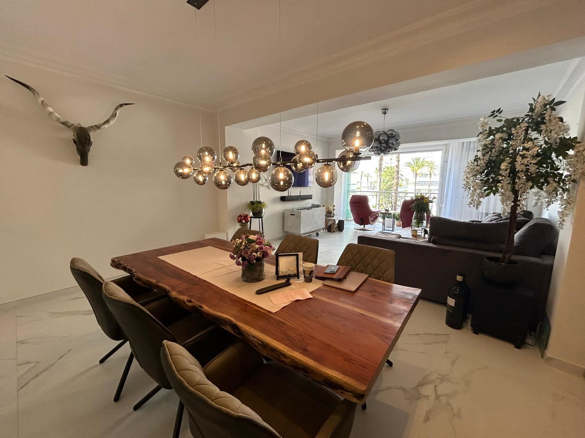 For sale - 3 Bedroom 2 Bathroom Apartment - Middle Floor Apartment in Torrevieja - Torrevieja Centro  - Alicante