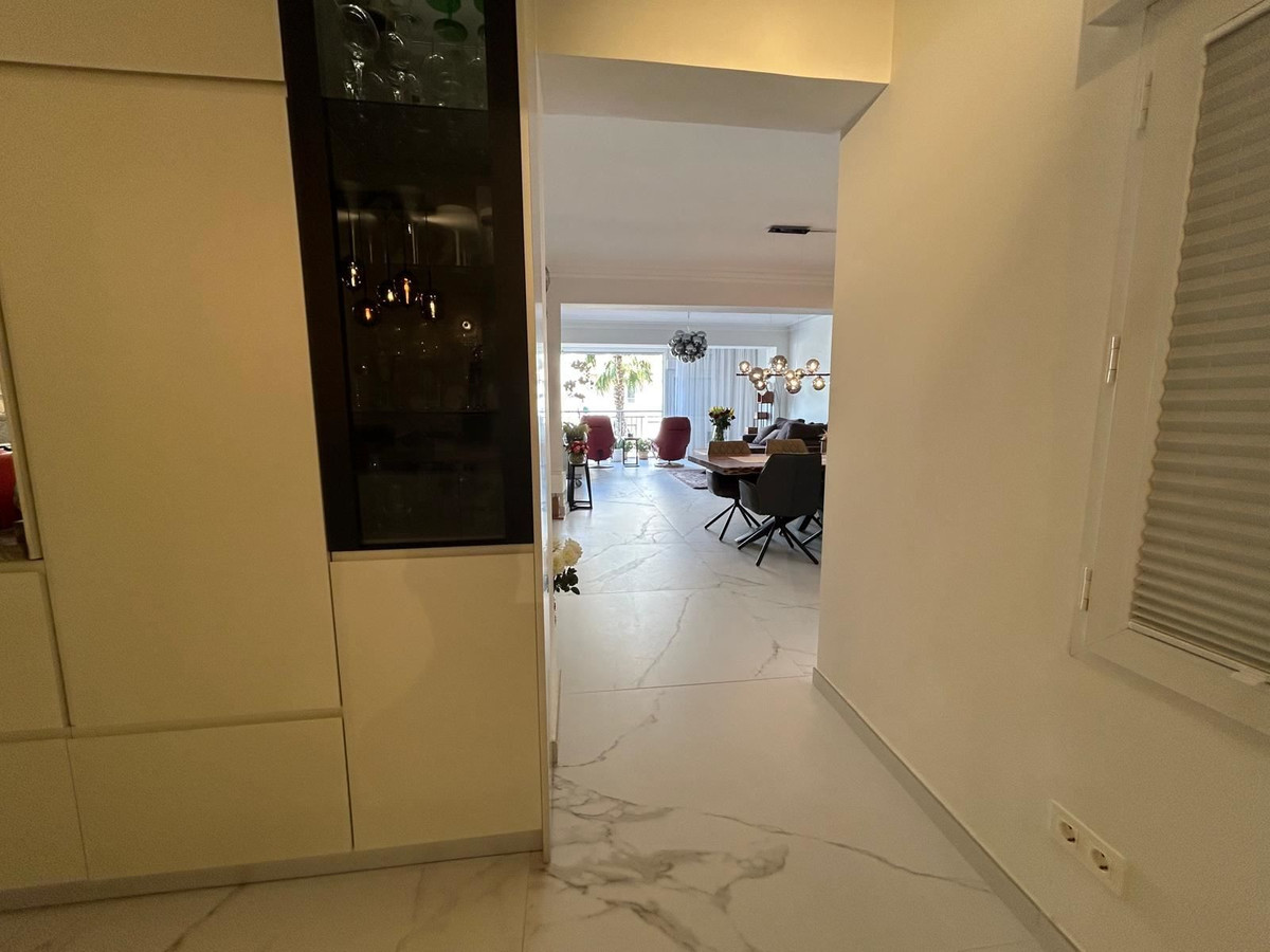 For sale - 3 Bedroom 2 Bathroom Apartment - Middle Floor Apartment in Torrevieja - Torrevieja Centro  - Alicante