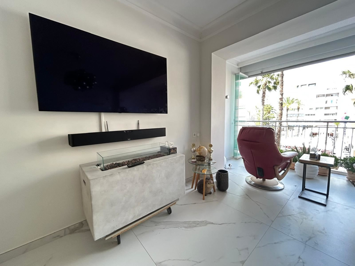 For sale - 3 Bedroom 2 Bathroom Apartment - Middle Floor Apartment in Torrevieja - Torrevieja Centro  - Alicante
