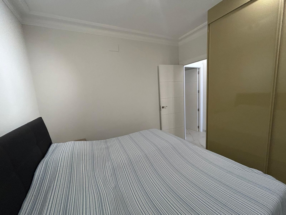 For sale - 3 Bedroom 2 Bathroom Apartment - Middle Floor Apartment in Torrevieja - Torrevieja Centro  - Alicante