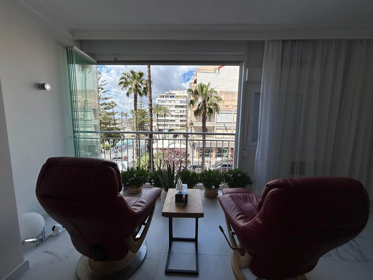 For sale - 3 Bedroom 2 Bathroom Apartment - Middle Floor Apartment in Torrevieja - Torrevieja Centro  - Alicante