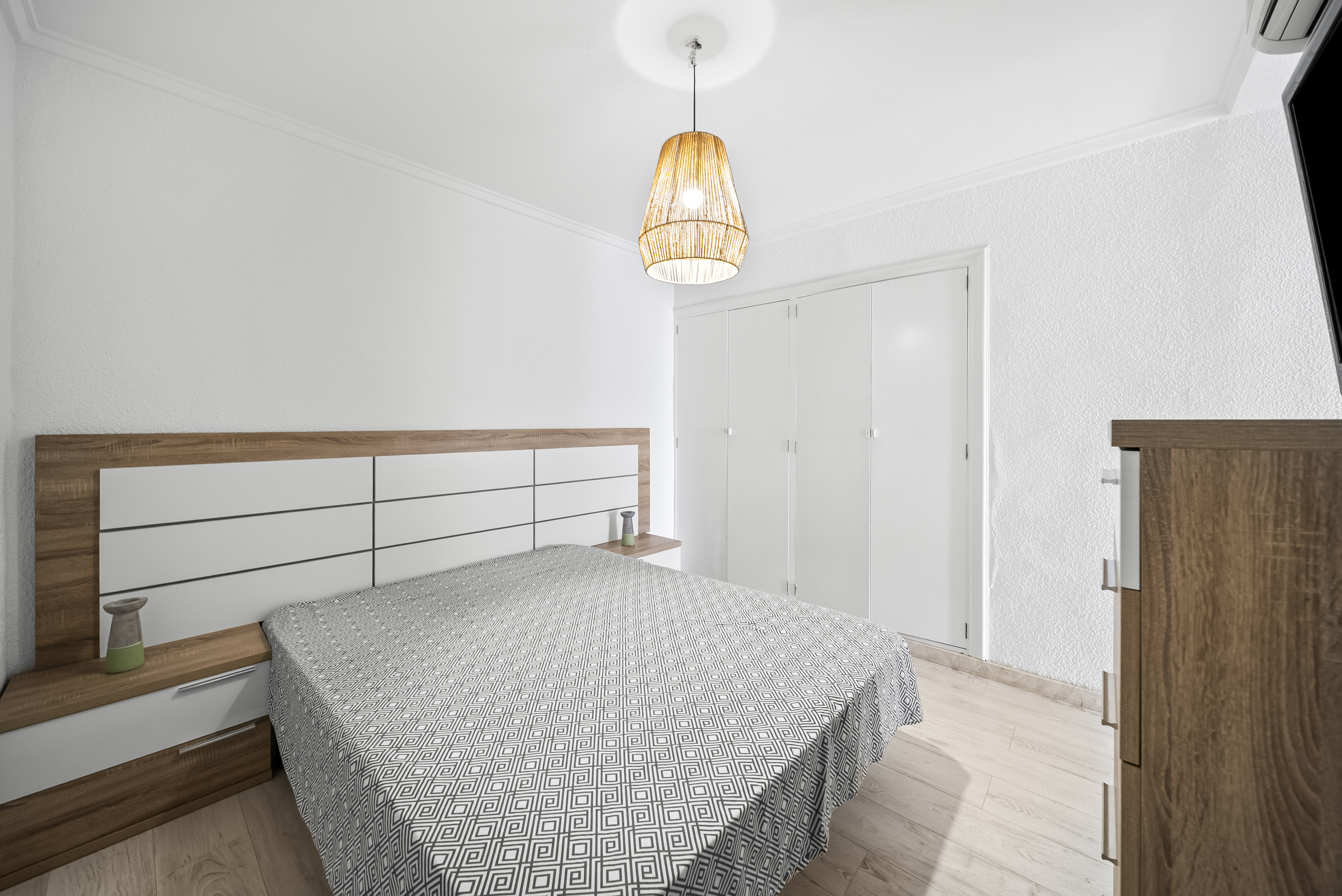 For sale - 2 Bedroom 1 Bathroom Apartament in Torrevieja - Puerto  - Alicante