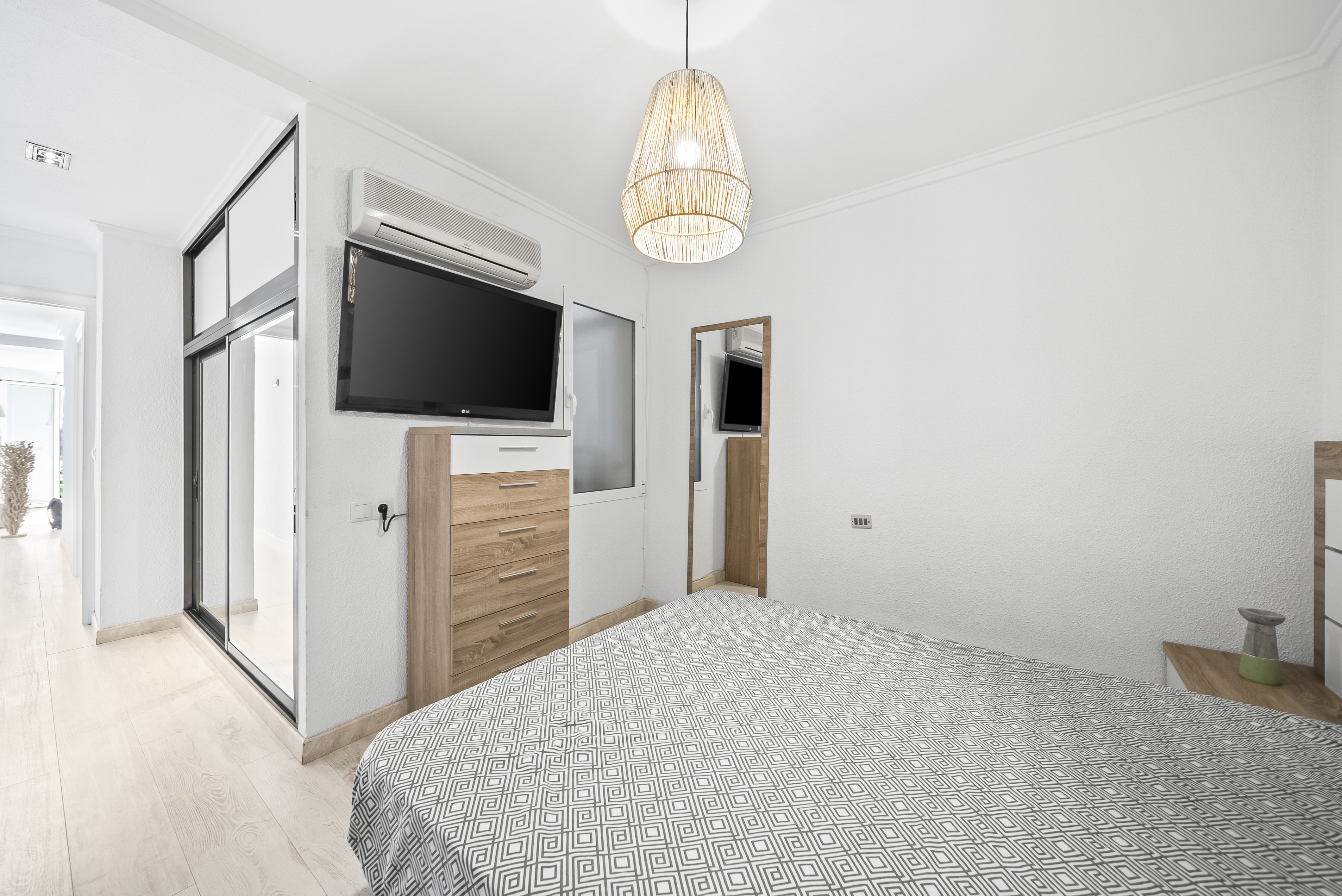 For sale - 2 Bedroom 1 Bathroom Apartament in Torrevieja - Puerto  - Alicante