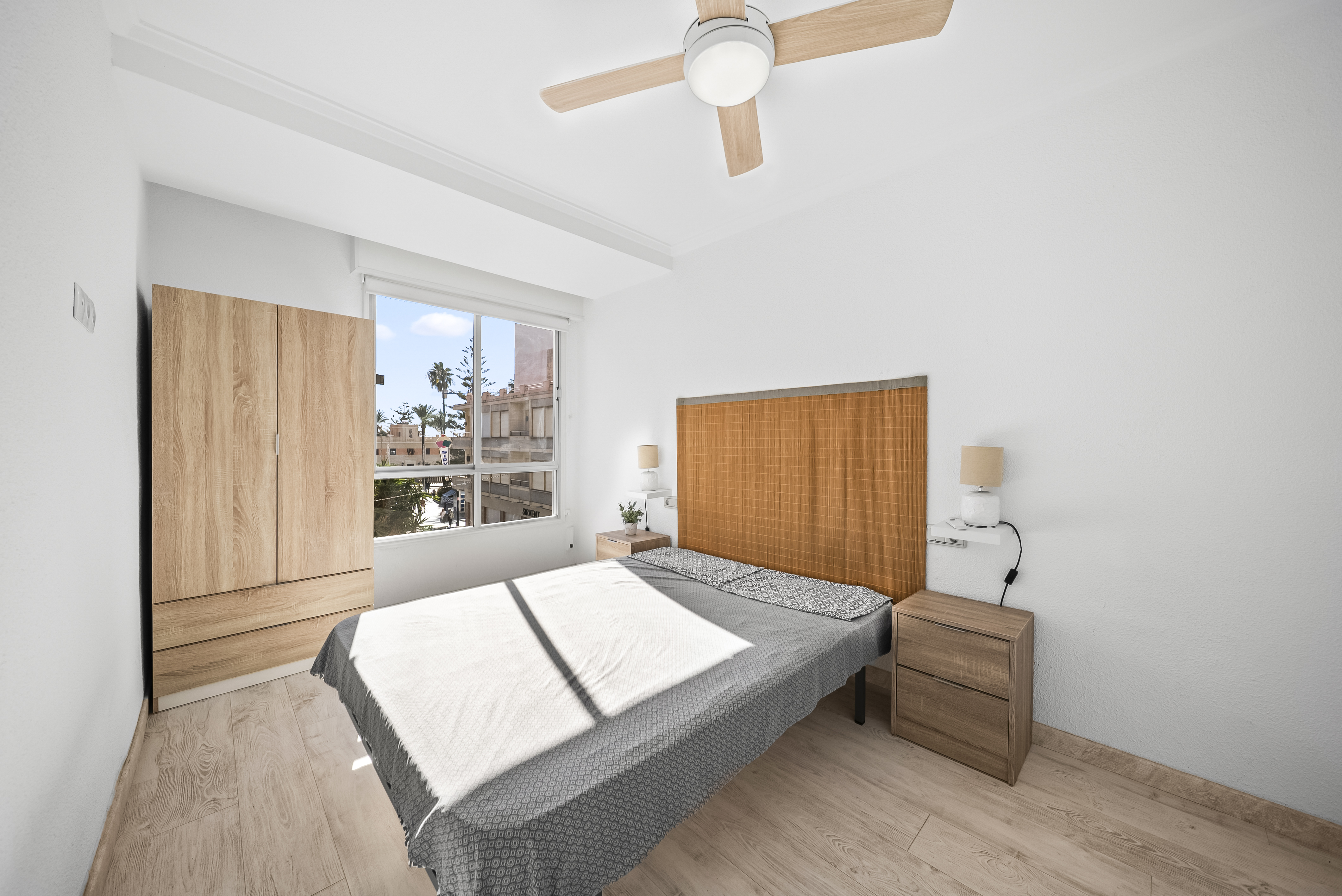 For sale - 2 Bedroom 1 Bathroom Apartament in Torrevieja - Puerto  - Alicante