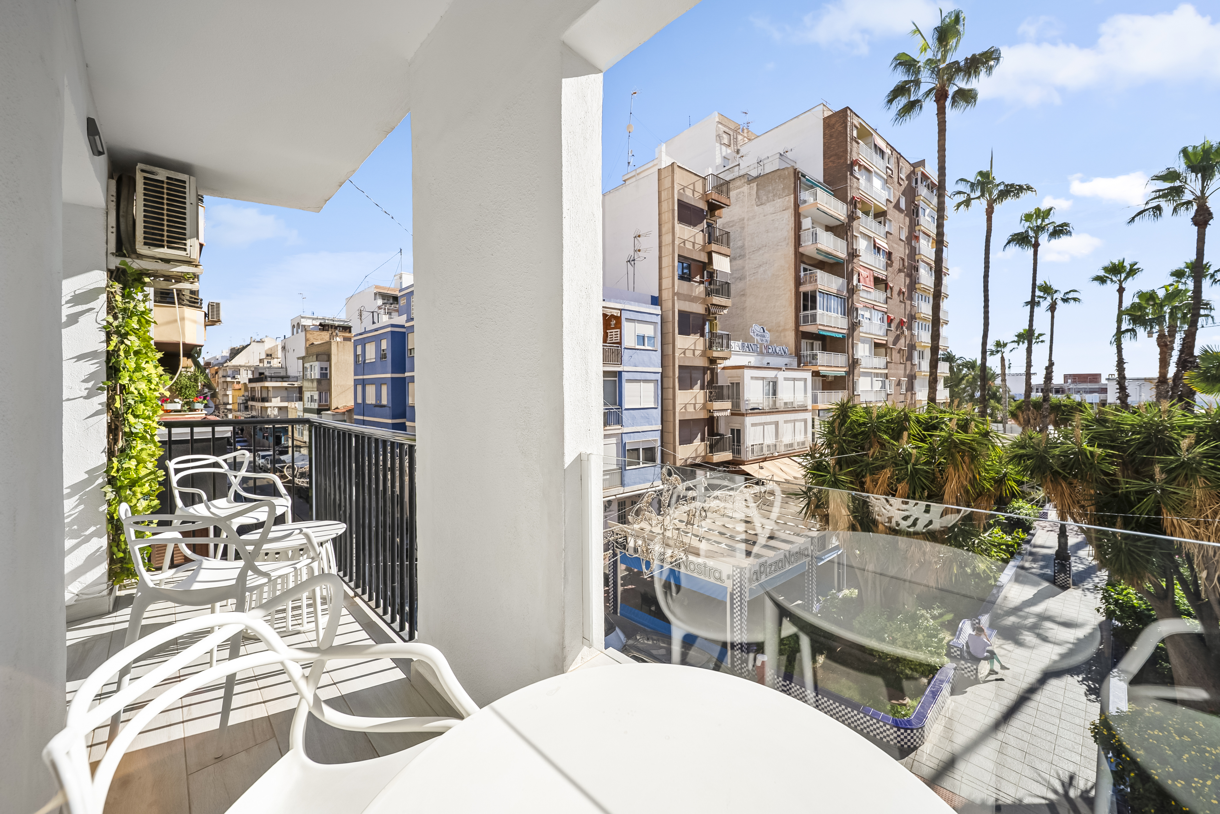 For sale - 2 Bedroom 1 Bathroom Apartament in Torrevieja - Puerto  - Alicante