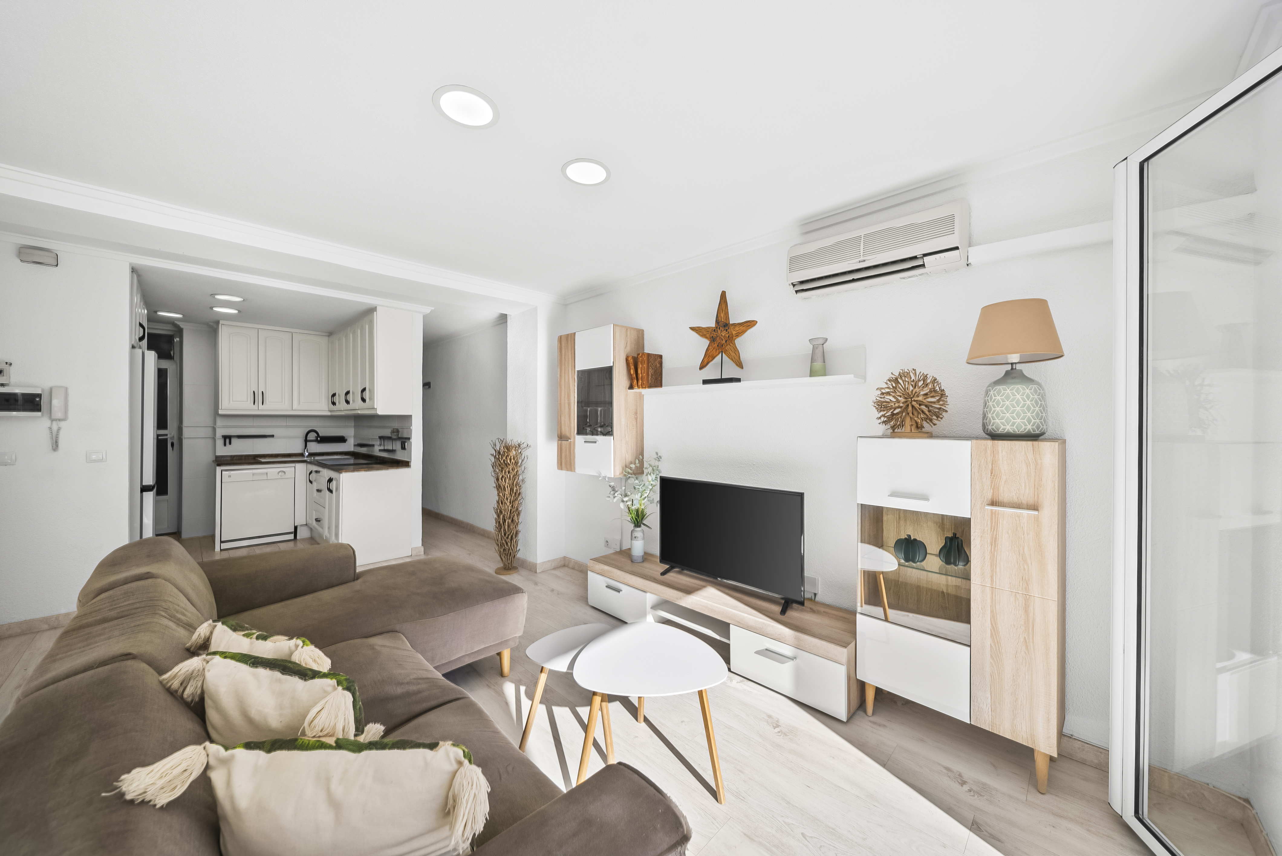 For sale - 2 Bedroom 1 Bathroom Apartament in Torrevieja - Puerto  - Alicante