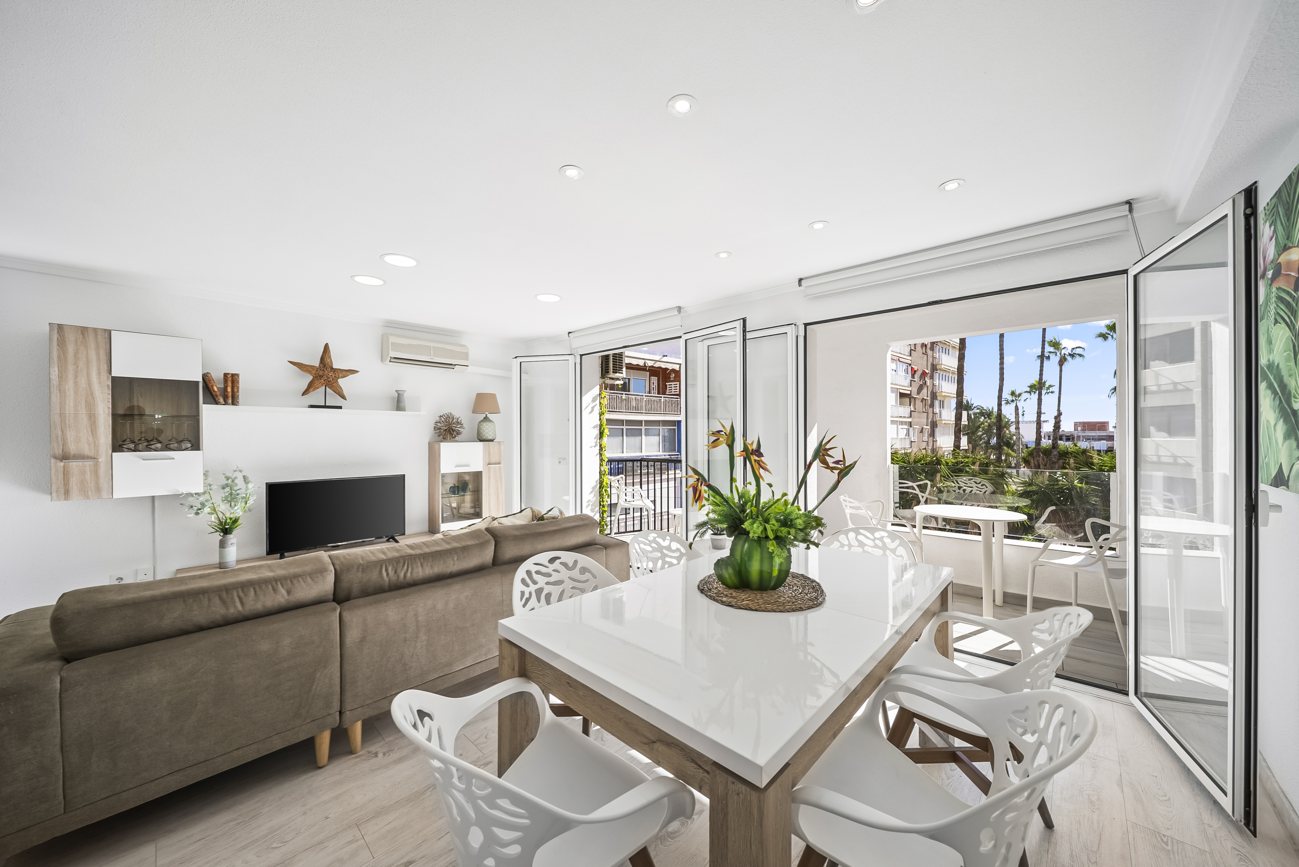For sale - 2 Bedroom 1 Bathroom Apartament in Torrevieja - Puerto  - Alicante