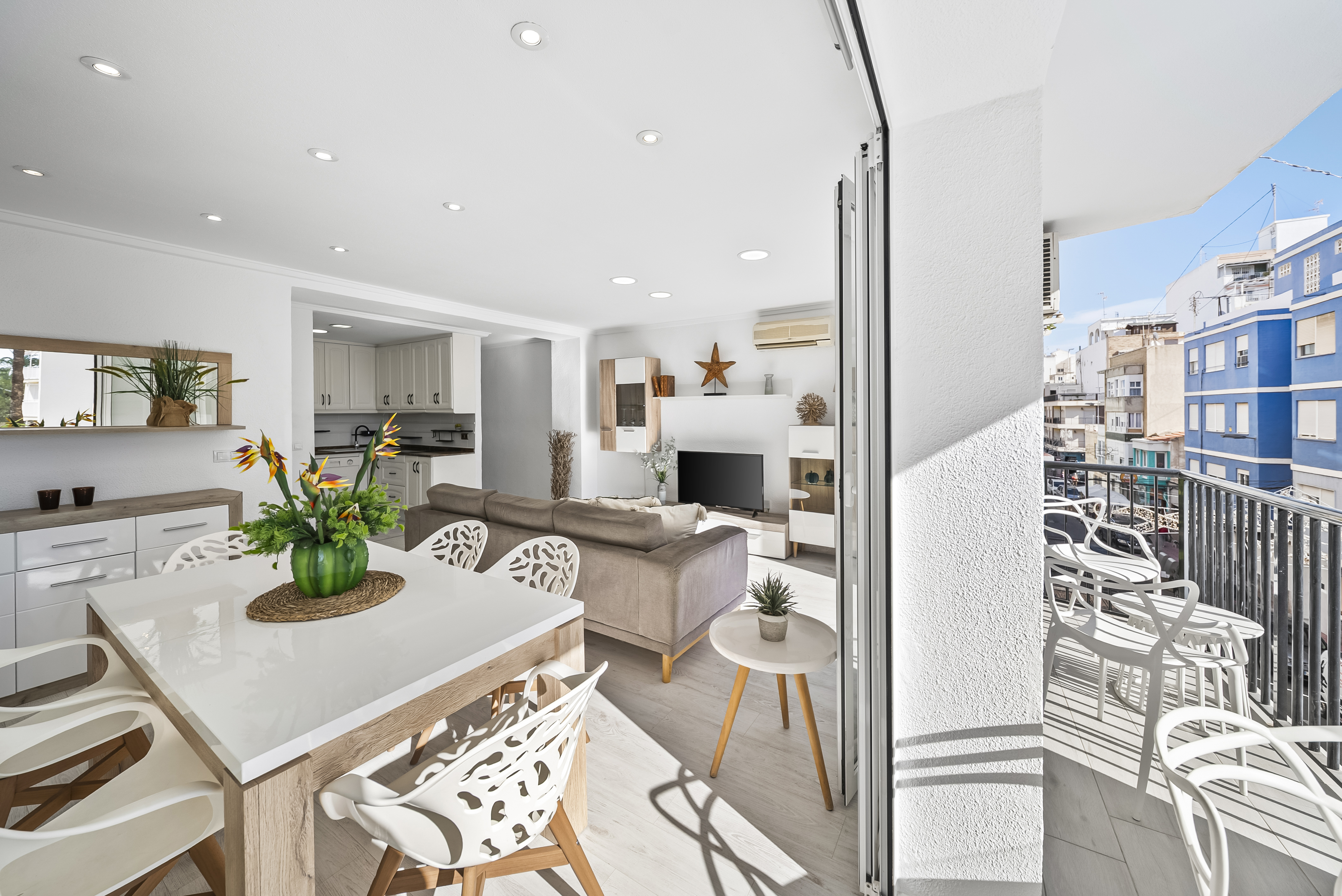For sale - 2 Bedroom 1 Bathroom Apartament in Torrevieja - Puerto  - Alicante