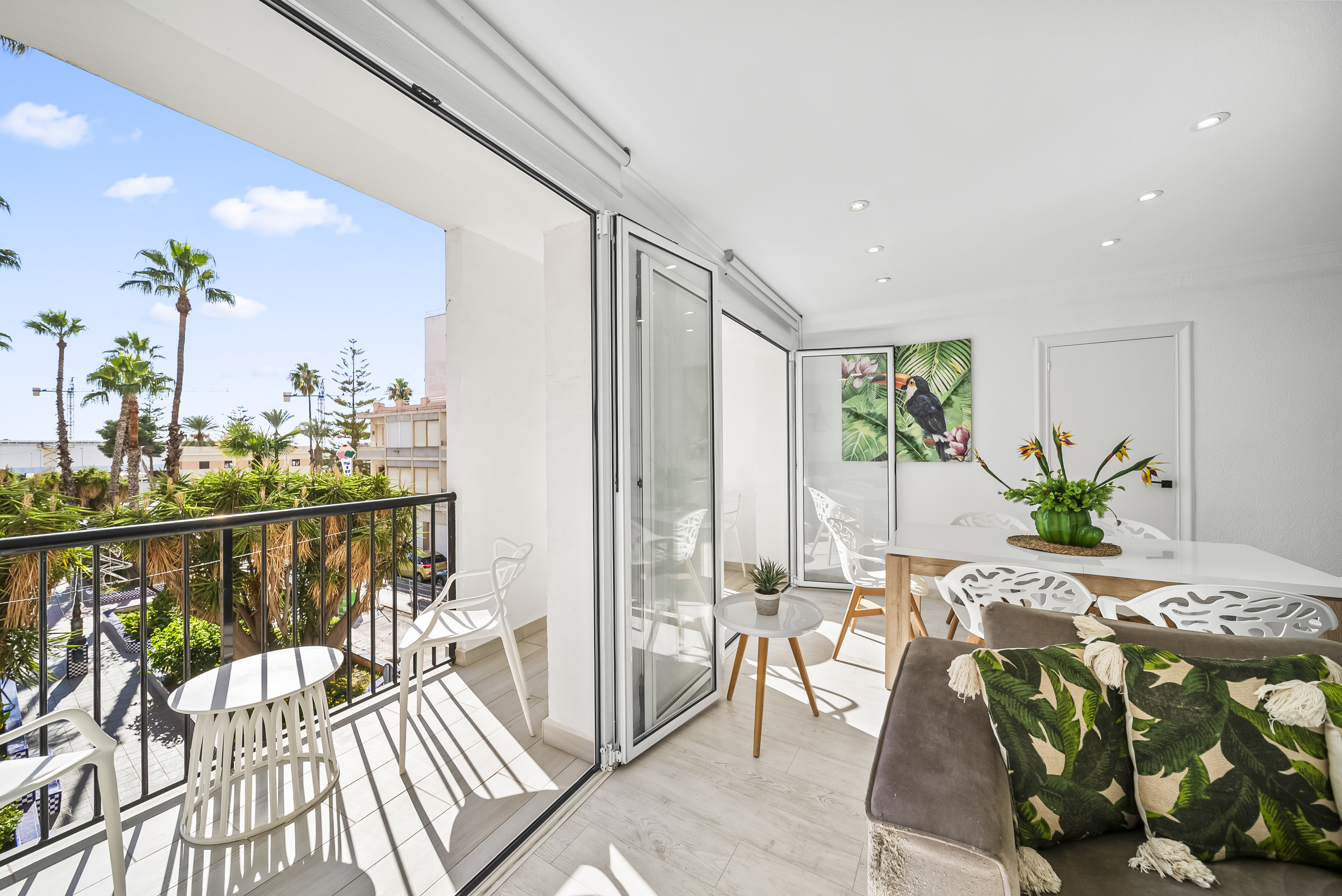 For sale - 2 Bedroom 1 Bathroom Apartament in Torrevieja - Puerto  - Alicante