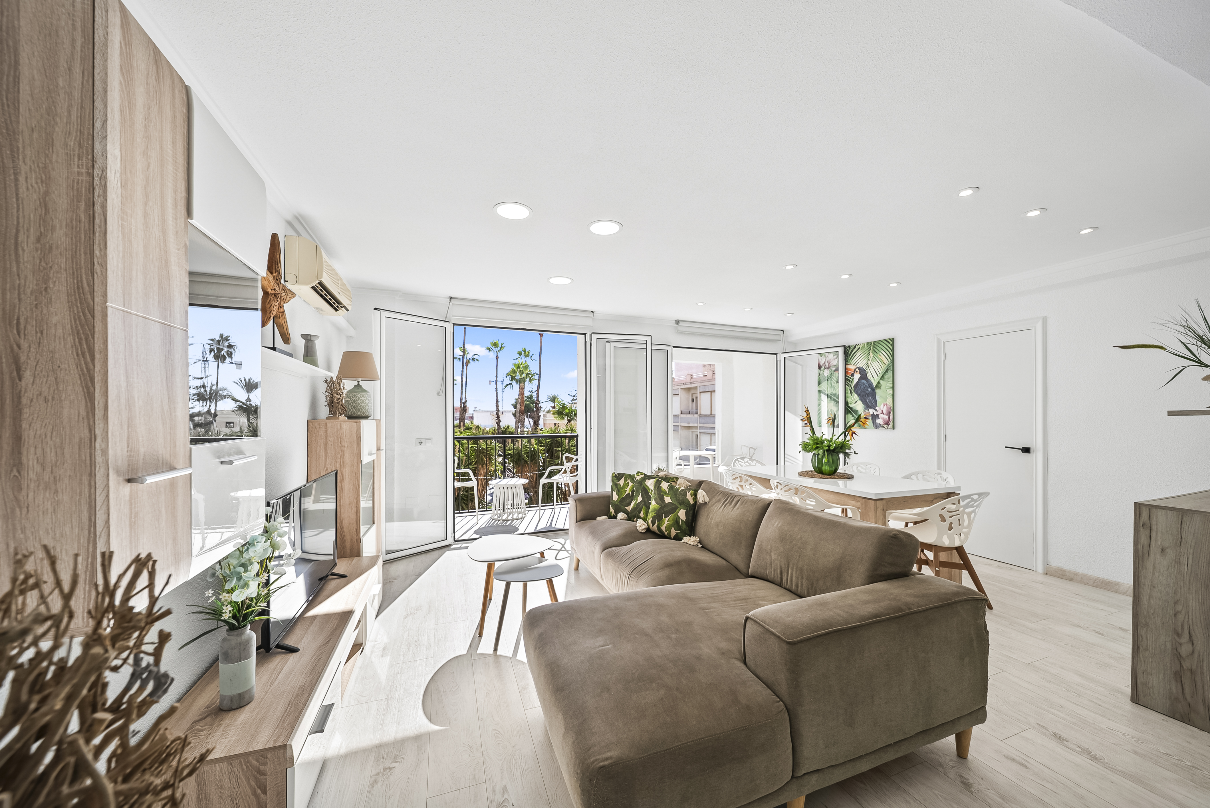 For sale - 2 Bedroom 1 Bathroom Apartament in Torrevieja - Puerto  - Alicante
