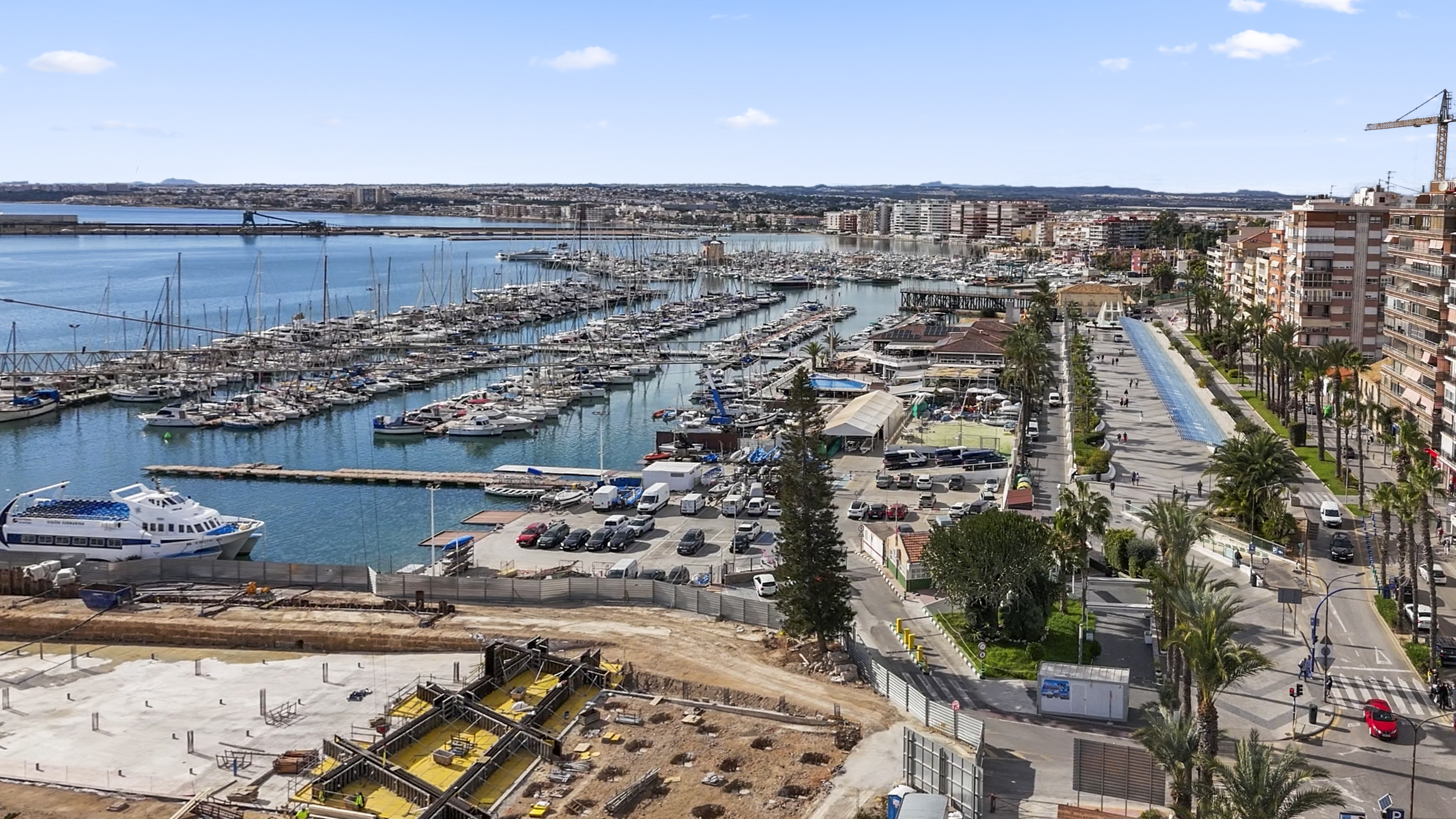For sale - 2 Bedroom 1 Bathroom Apartament in Torrevieja - Puerto  - Alicante