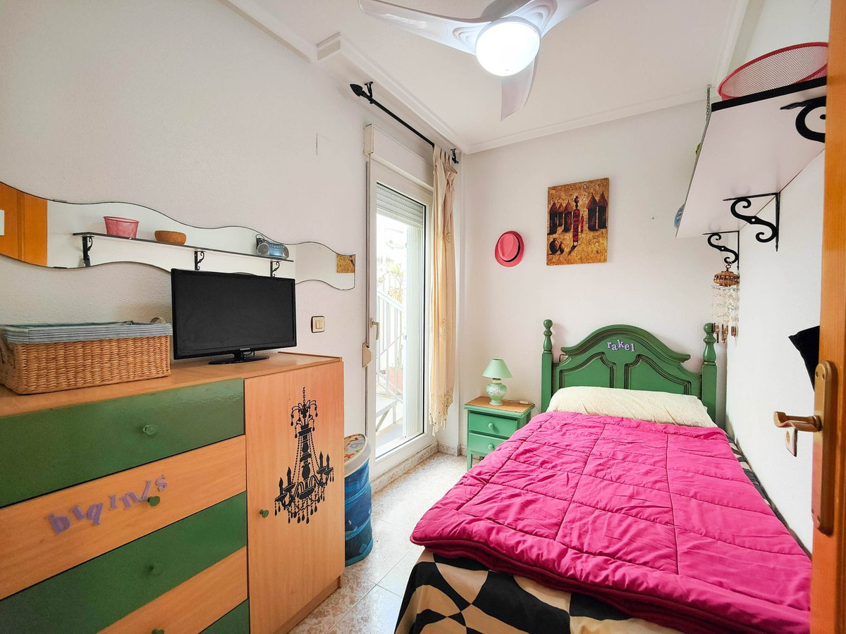 For sale - 3 Bedroom 1 Bathroom Apartment - Top Floor Apartment in Torrevieja - El Acequión - Los Náufragos  - Alicante
