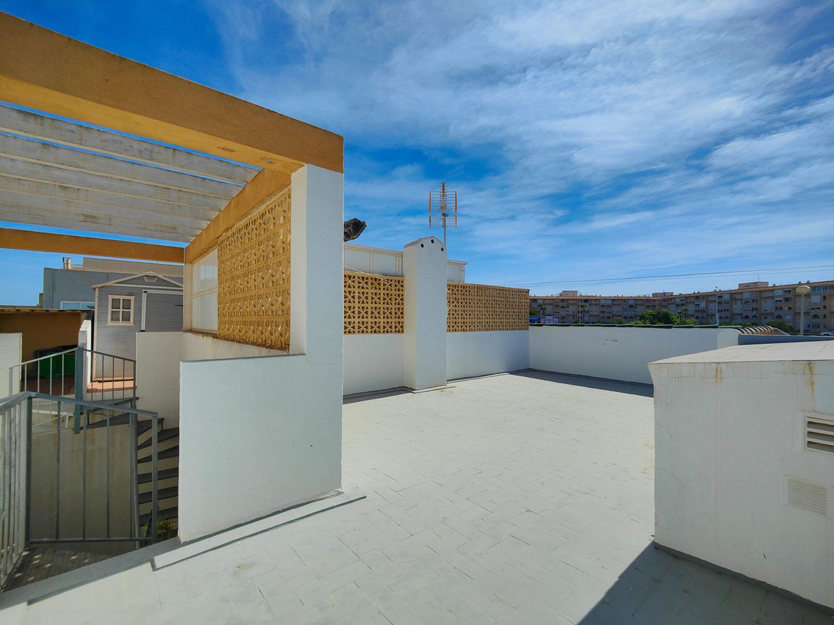 For sale - 3 Bedroom 1 Bathroom Apartment - Top Floor Apartment in Torrevieja - El Acequión - Los Náufragos  - Alicante