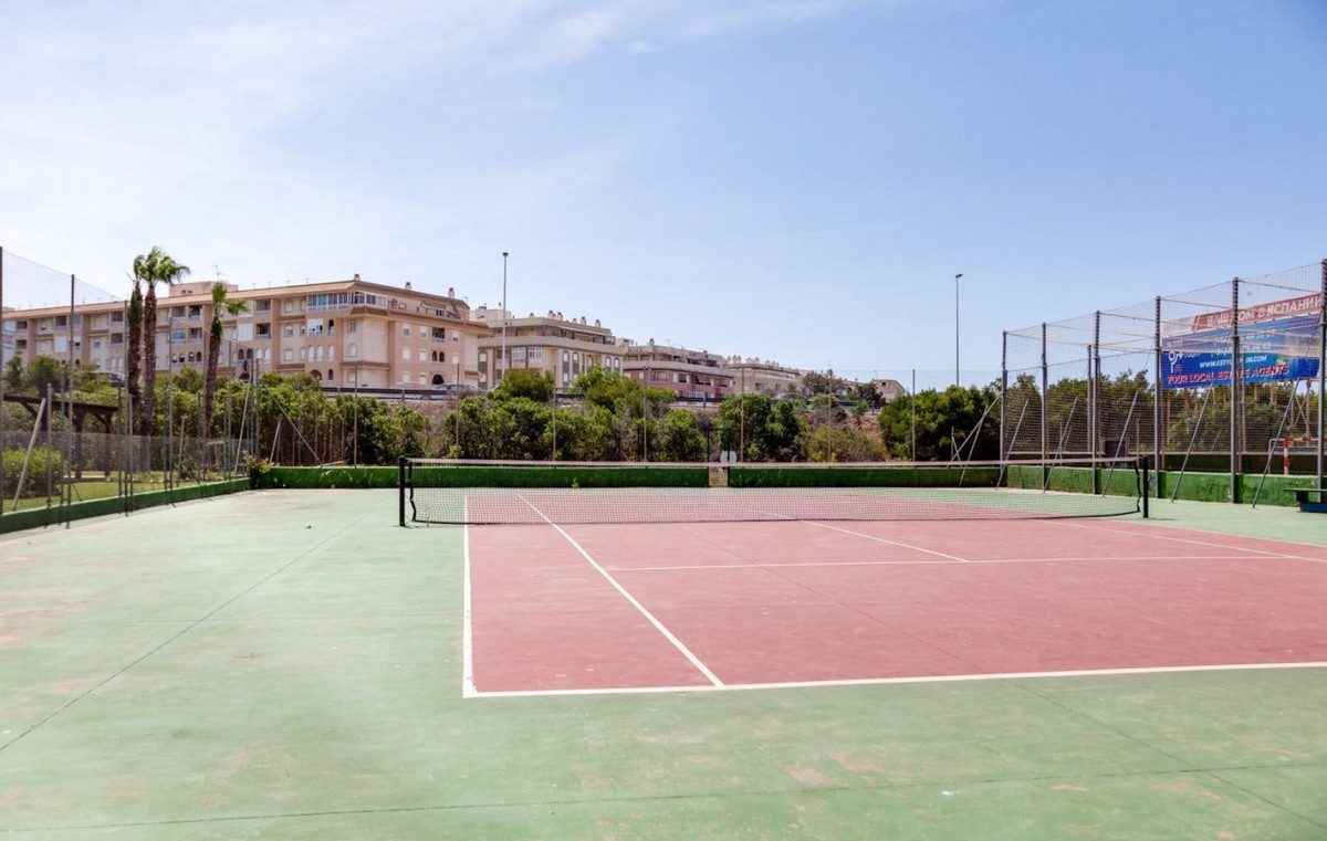 For sale - 3 Bedroom 1 Bathroom Apartment - Top Floor Apartment in Torrevieja - El Acequión - Los Náufragos  - Alicante