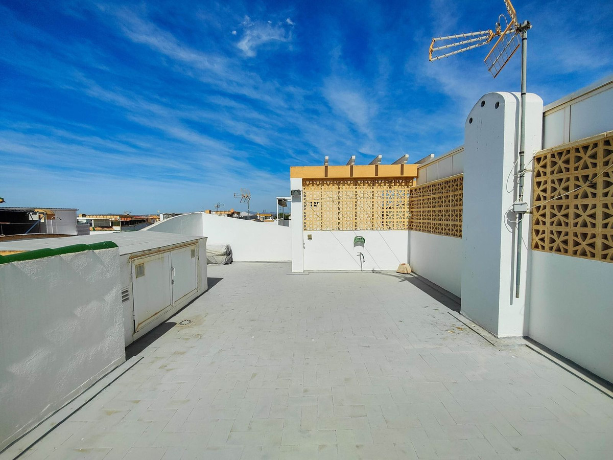 For sale - 3 Bedroom 1 Bathroom Apartment - Top Floor Apartment in Torrevieja - El Acequión - Los Náufragos  - Alicante