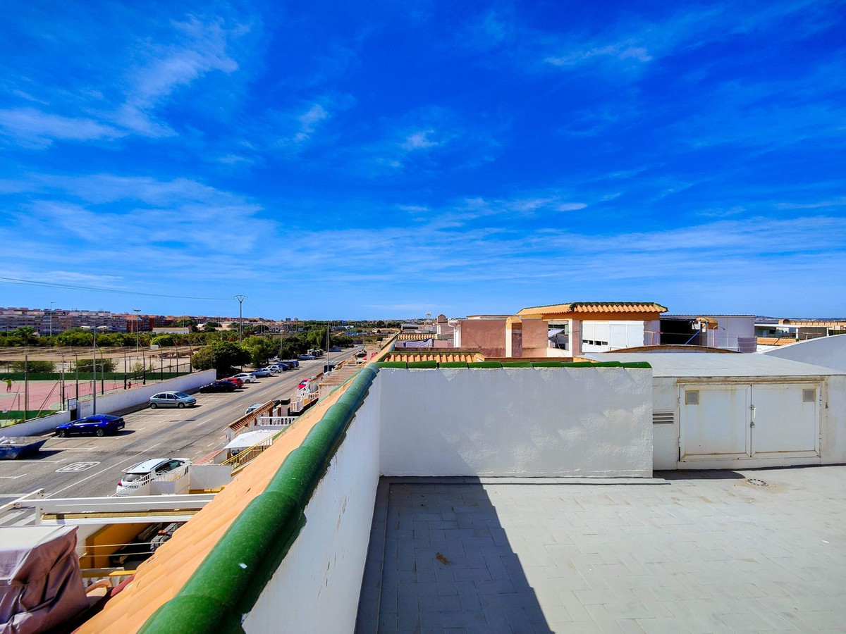 For sale - 3 Bedroom 1 Bathroom Apartment - Top Floor Apartment in Torrevieja - El Acequión - Los Náufragos  - Alicante