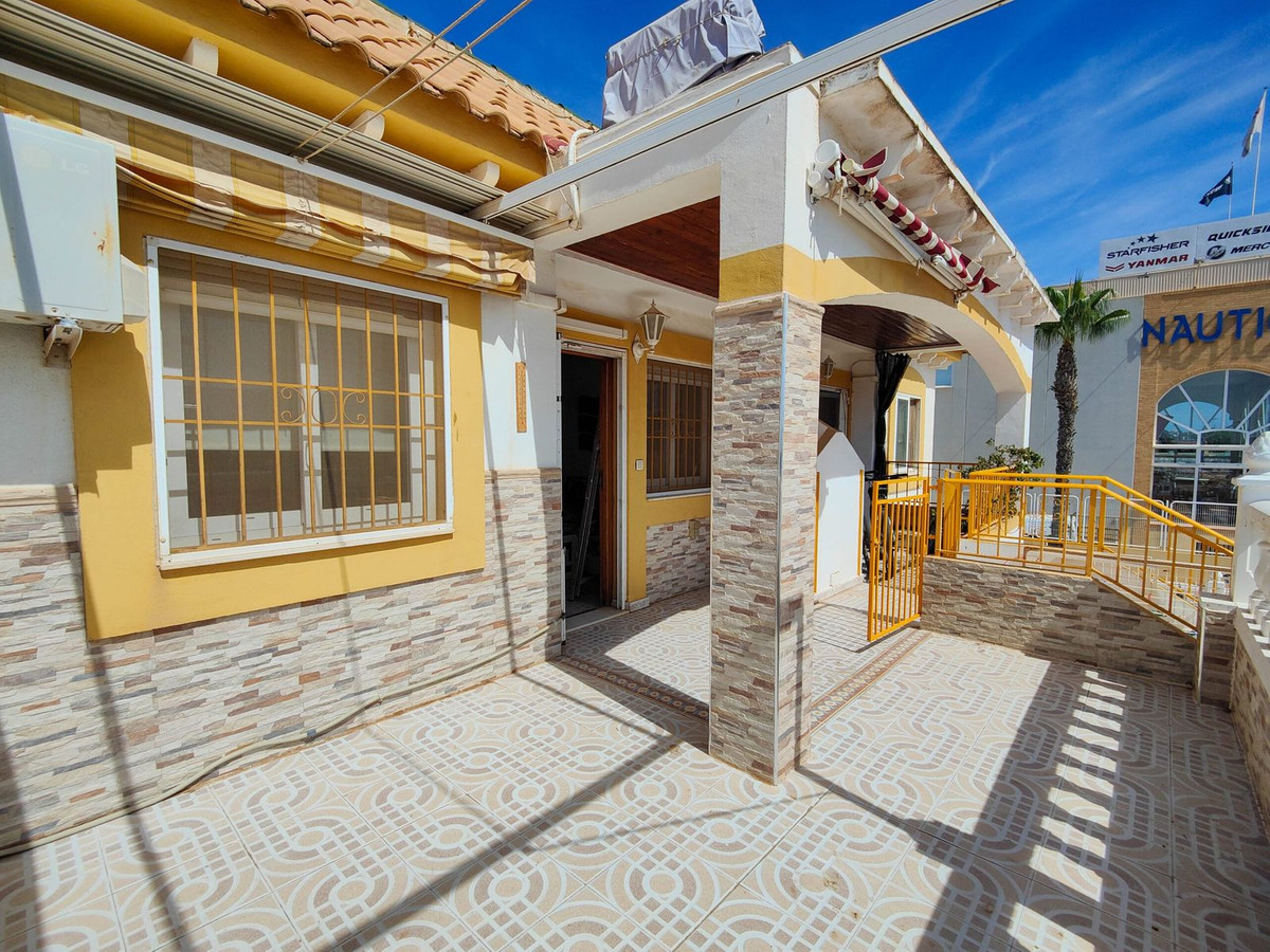 For sale - 3 Bedroom 1 Bathroom Apartment - Top Floor Apartment in Torrevieja - El Acequión - Los Náufragos  - Alicante