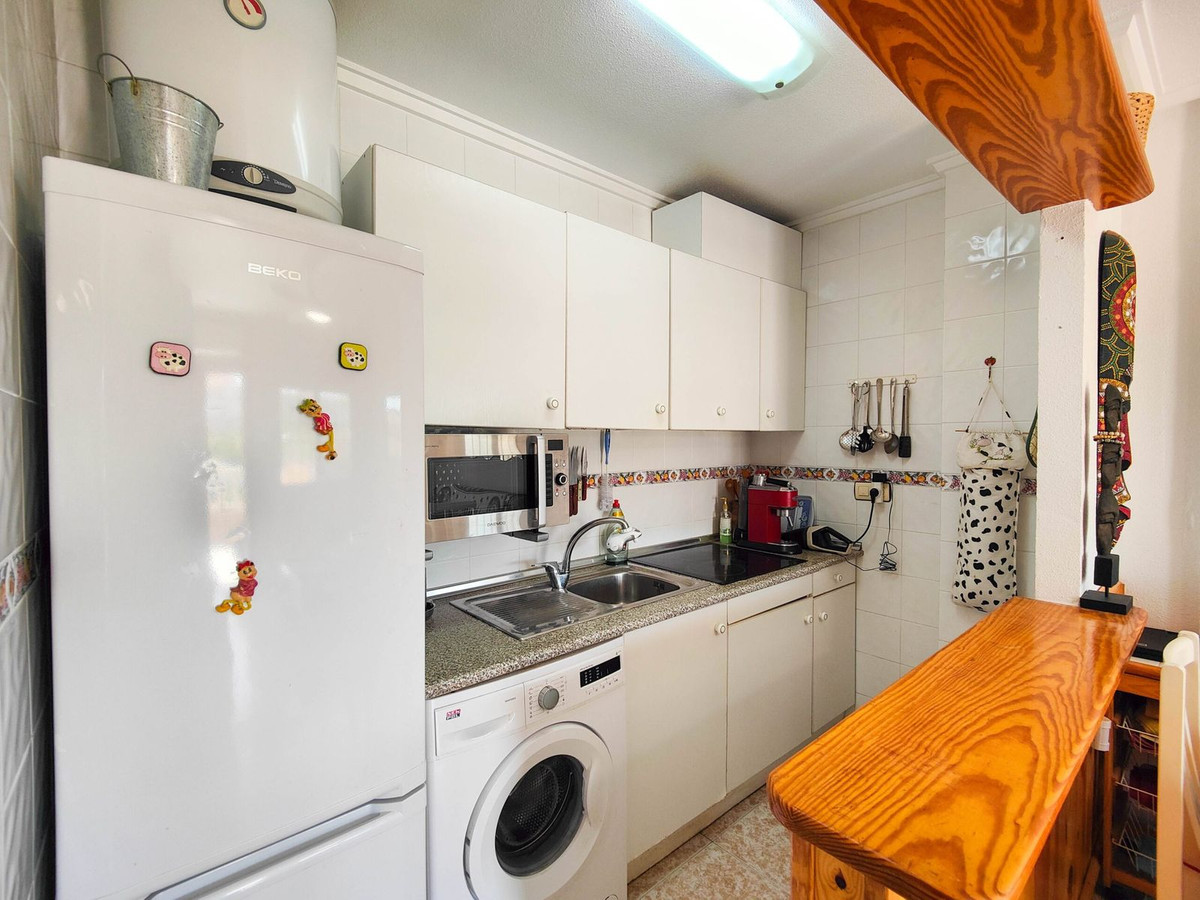 For sale - 3 Bedroom 1 Bathroom Apartment - Top Floor Apartment in Torrevieja - El Acequión - Los Náufragos  - Alicante