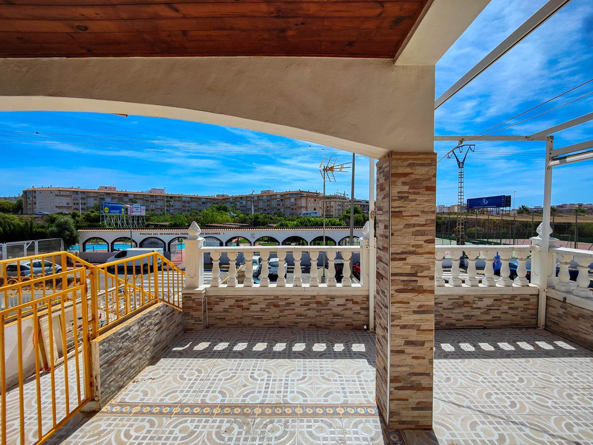 For sale - 3 Bedroom 1 Bathroom Apartment - Top Floor Apartment in Torrevieja - El Acequión - Los Náufragos  - Alicante