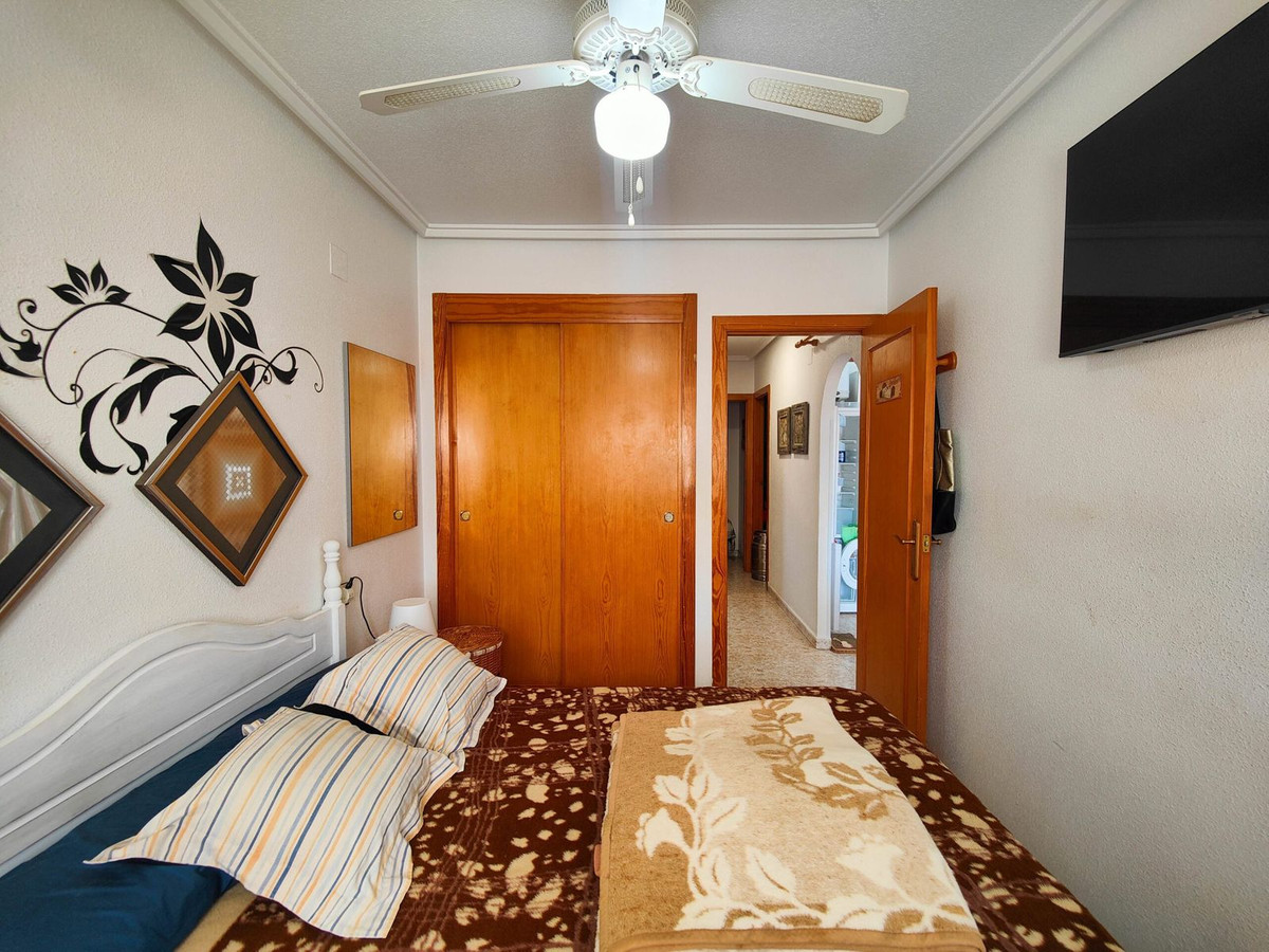 For sale - 3 Bedroom 1 Bathroom Apartment - Top Floor Apartment in Torrevieja - El Acequión - Los Náufragos  - Alicante