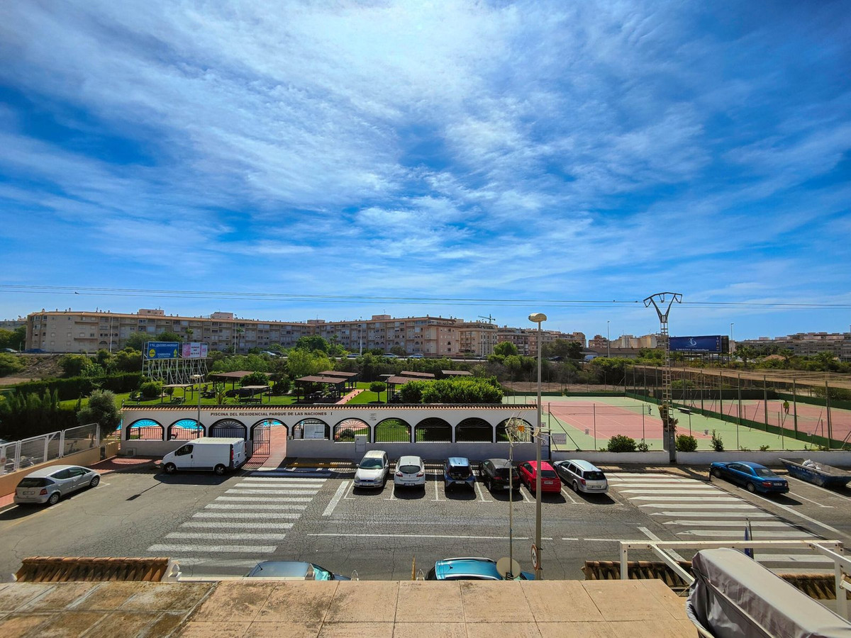 For sale - 3 Bedroom 1 Bathroom Apartment - Top Floor Apartment in Torrevieja - El Acequión - Los Náufragos  - Alicante