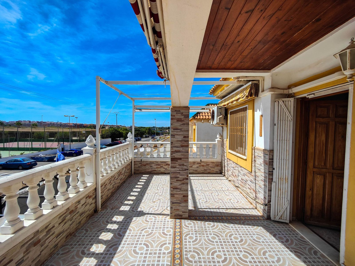 For sale - 3 Bedroom 1 Bathroom Apartment - Top Floor Apartment in Torrevieja - El Acequión - Los Náufragos  - Alicante
