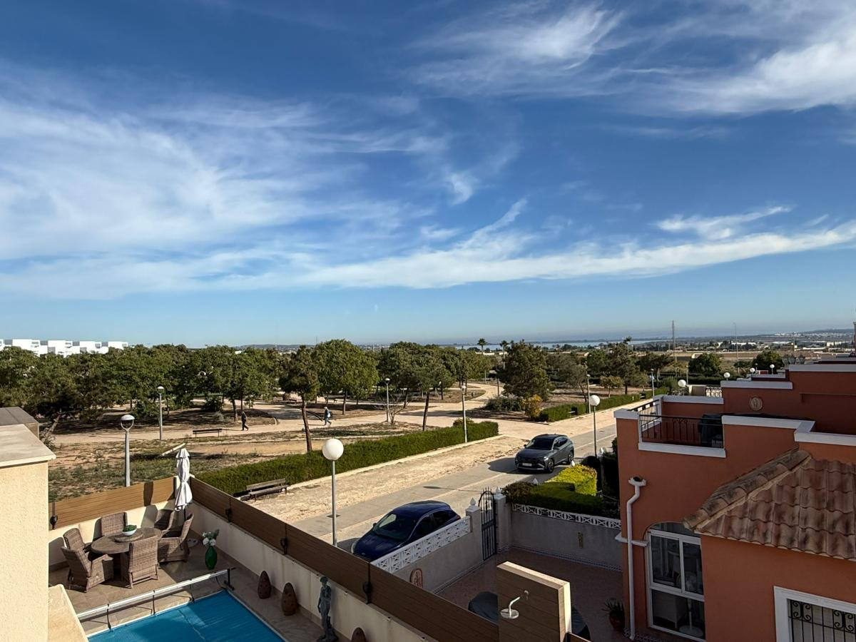 For sale - 3 Bedroom 3 Bathroom House - Detached Villa in Los Montesinos - Los Montesinos Centro  - Alicante