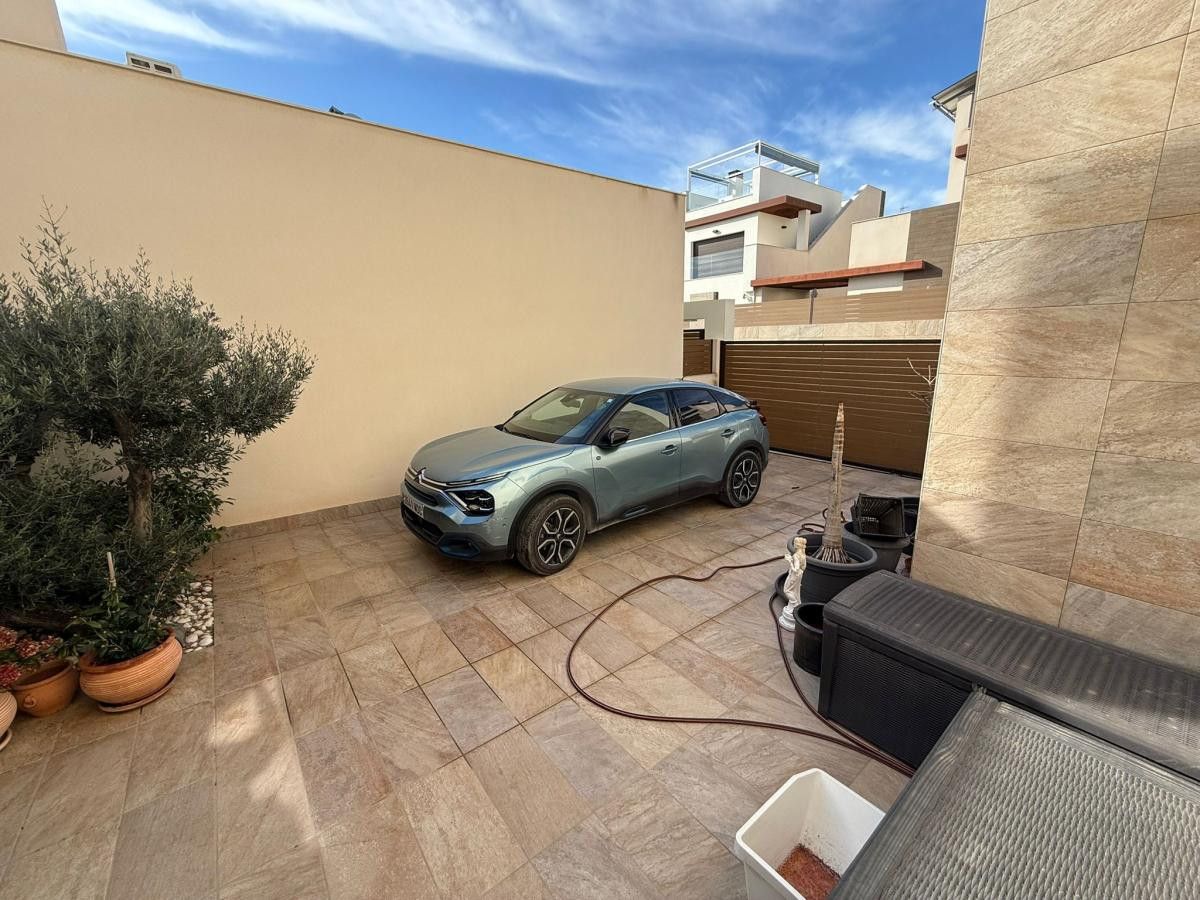 For sale - 3 Bedroom 3 Bathroom House - Detached Villa in Los Montesinos - Los Montesinos Centro  - Alicante