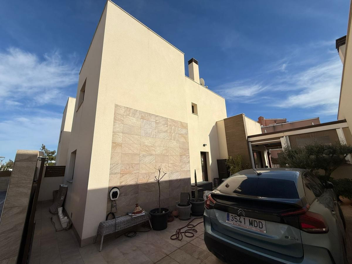 For sale - 3 Bedroom 3 Bathroom House - Detached Villa in Los Montesinos - Los Montesinos Centro  - Alicante