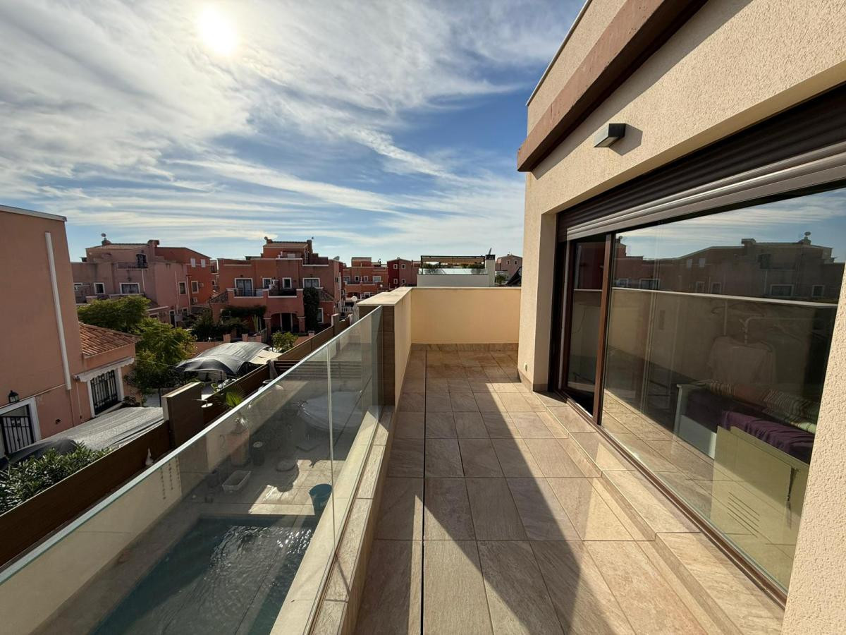 For sale - 3 Bedroom 3 Bathroom House - Detached Villa in Los Montesinos - Los Montesinos Centro  - Alicante