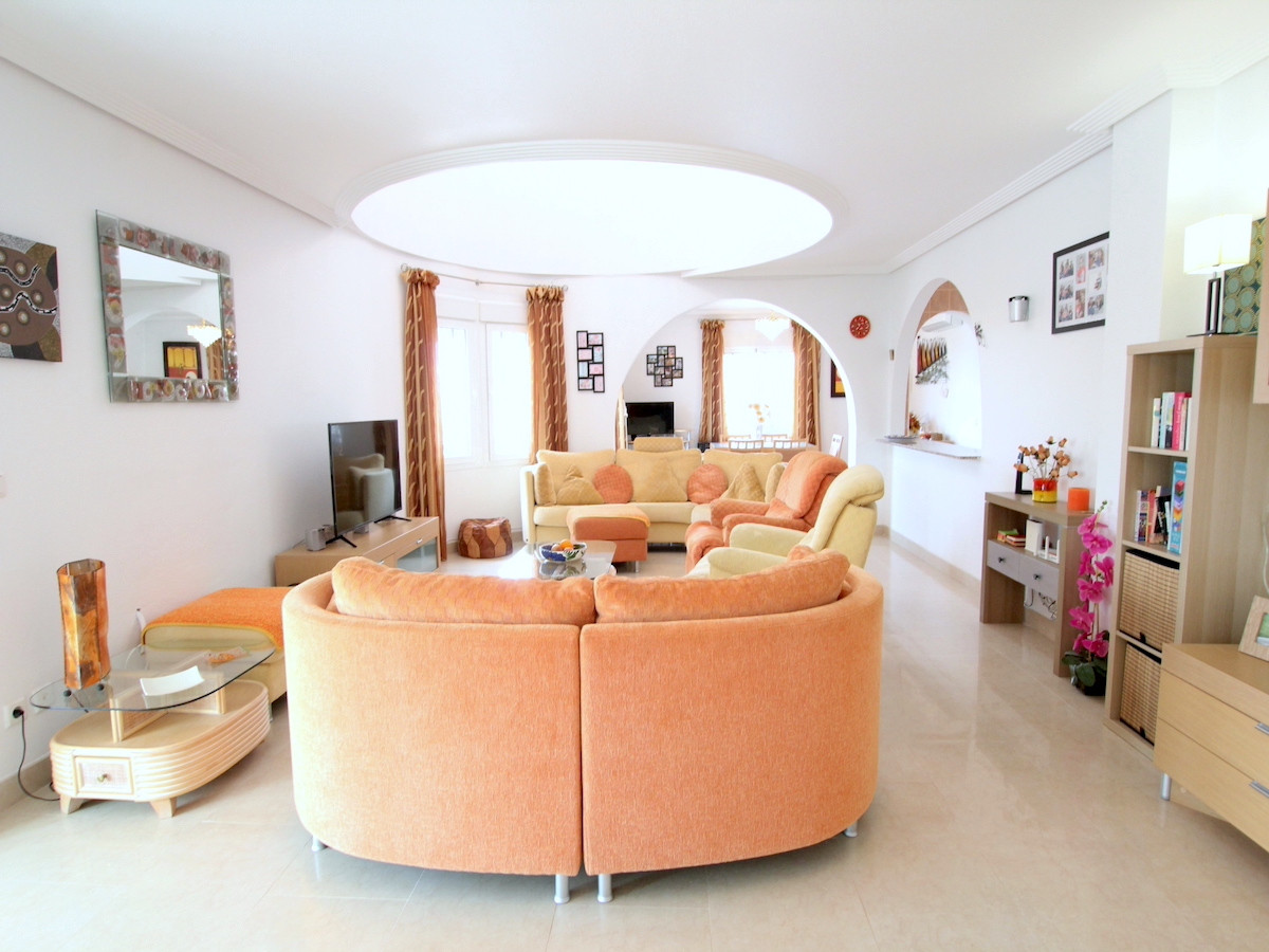 For sale - 5 Bedroom 5 Bathroom Detached Villa in Ciudad Quesada - Ciudad Quesada  - Alicante