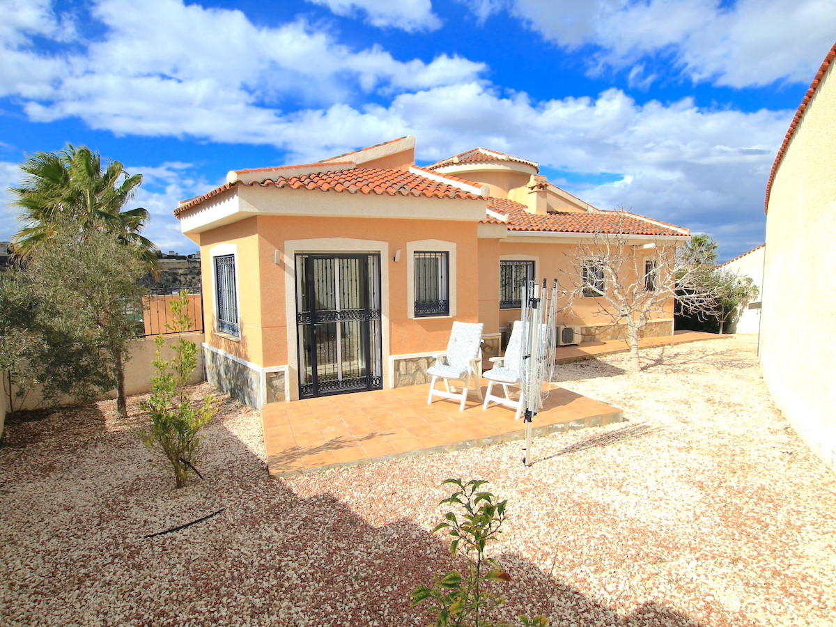 For sale - 5 Bedroom 5 Bathroom Detached Villa in Ciudad Quesada - Ciudad Quesada  - Alicante