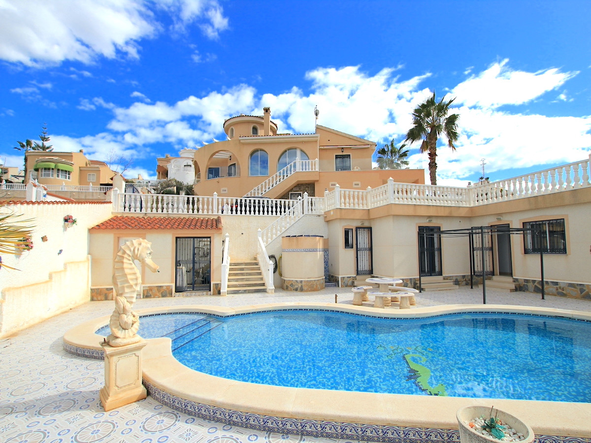 For sale - 5 Bedroom 5 Bathroom Detached Villa in Ciudad Quesada - Ciudad Quesada  - Alicante