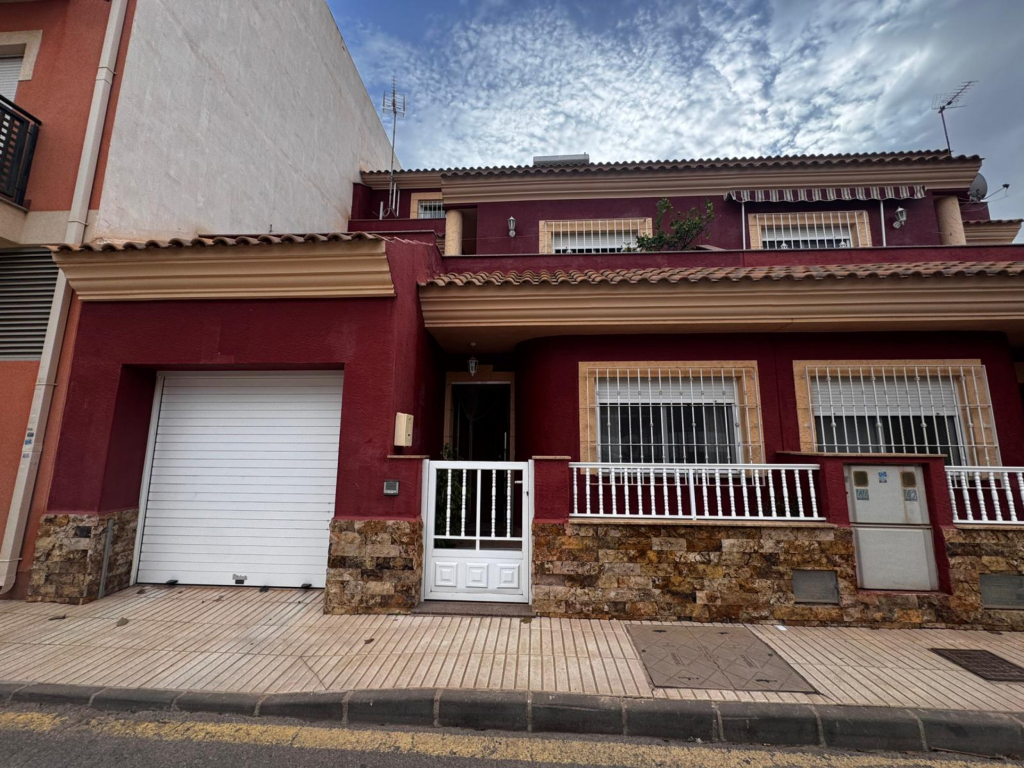4 Bedroom 2 Bathroom Villa in Los Alcazares