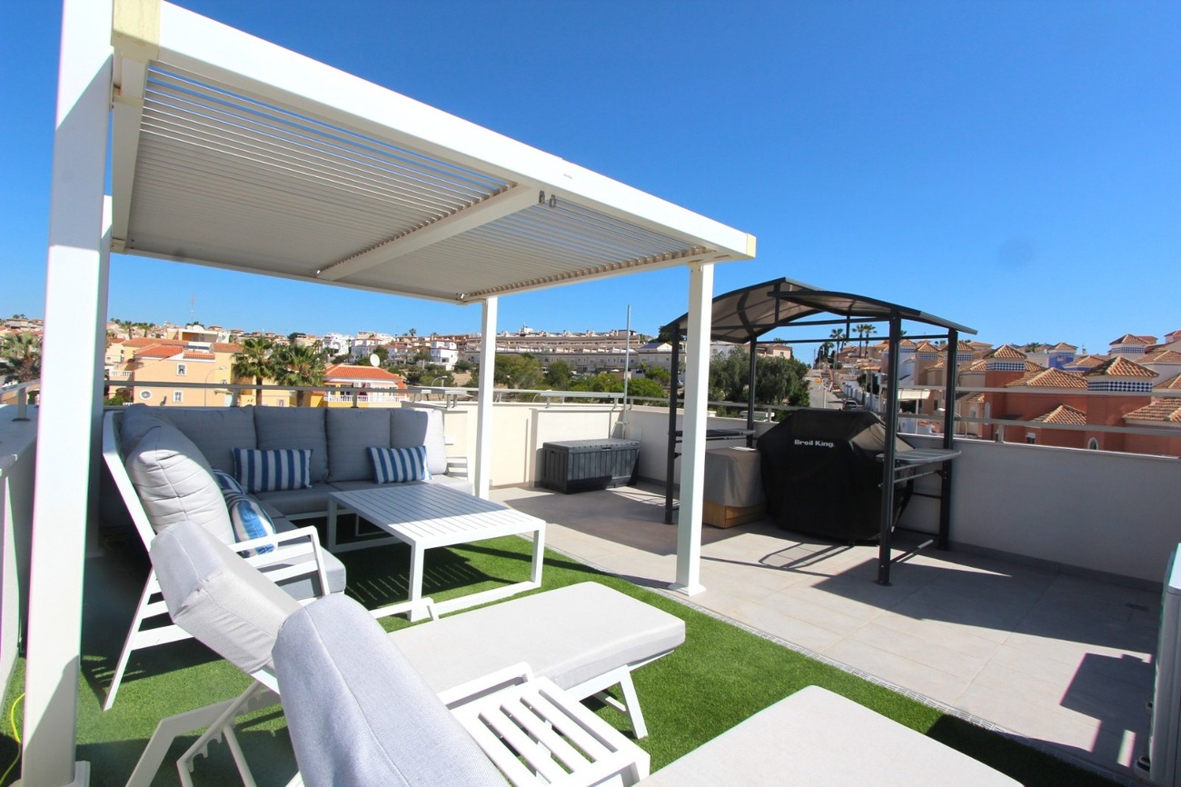 For sale - 3 Bedroom 4 Bathroom Villa in Villamartin - El Galan  - Alicante