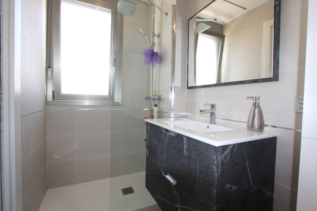 For sale - 3 Bedroom 4 Bathroom Villa in Villamartin - El Galan  - Alicante